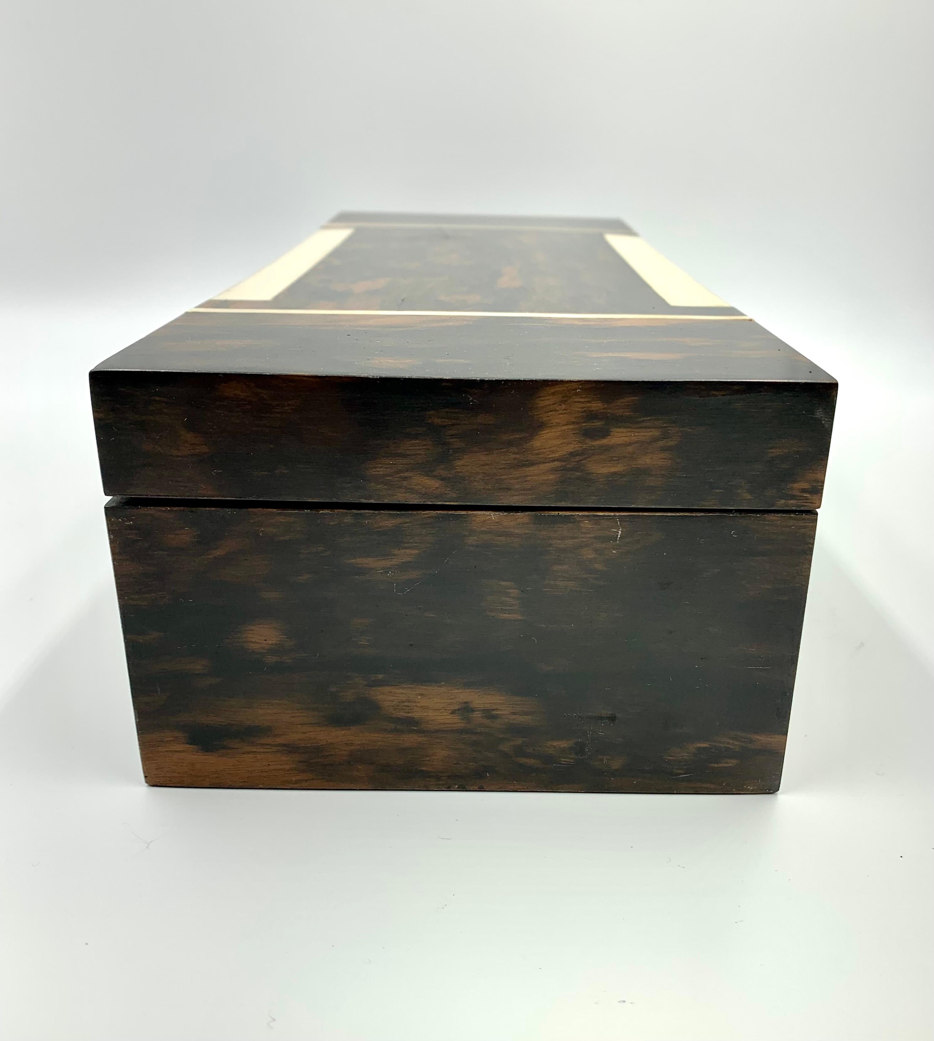 Boîte de jeu vintage en bois exotique Coromandel Paris d'Alfred Dunhill en vente 4
