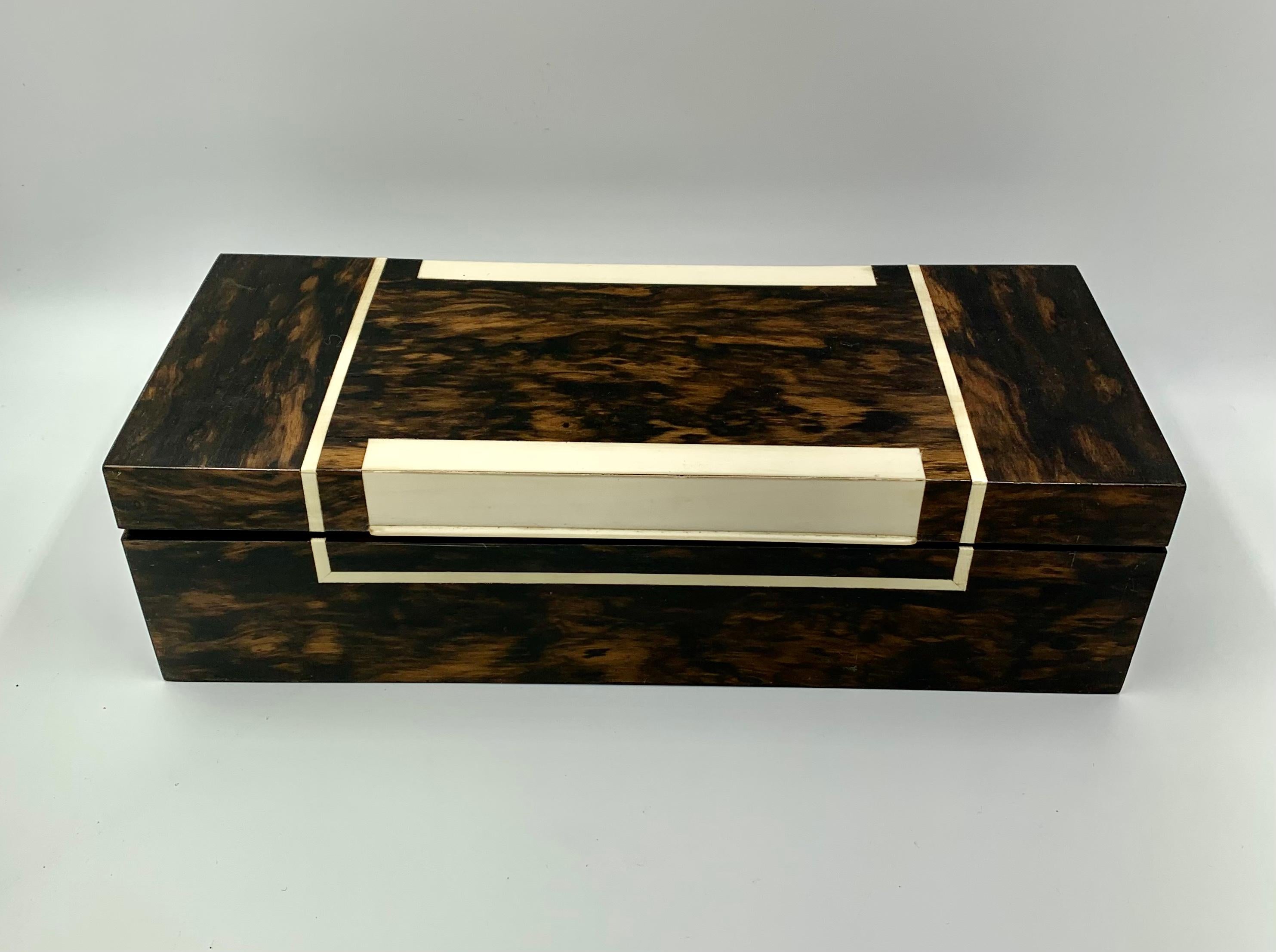 Boîte de jeu vintage en bois exotique Coromandel Paris d'Alfred Dunhill en vente 2