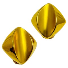 Vintage ALFRED SUNG signed gold designer clip on earrings