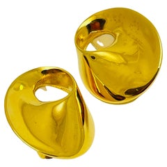 Pendientes de clip de diseño vintage en oro firmados por ALFRED SUNG
