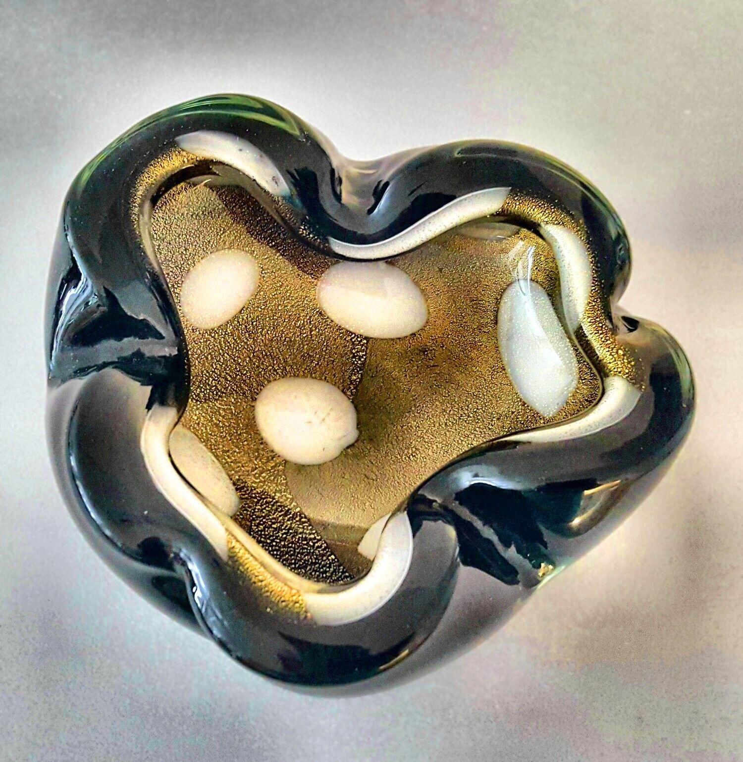 Vintage Alfredo Barbini Murano Glass, a Macchia & Gold Polveri Sculptural Bowl For Sale 3