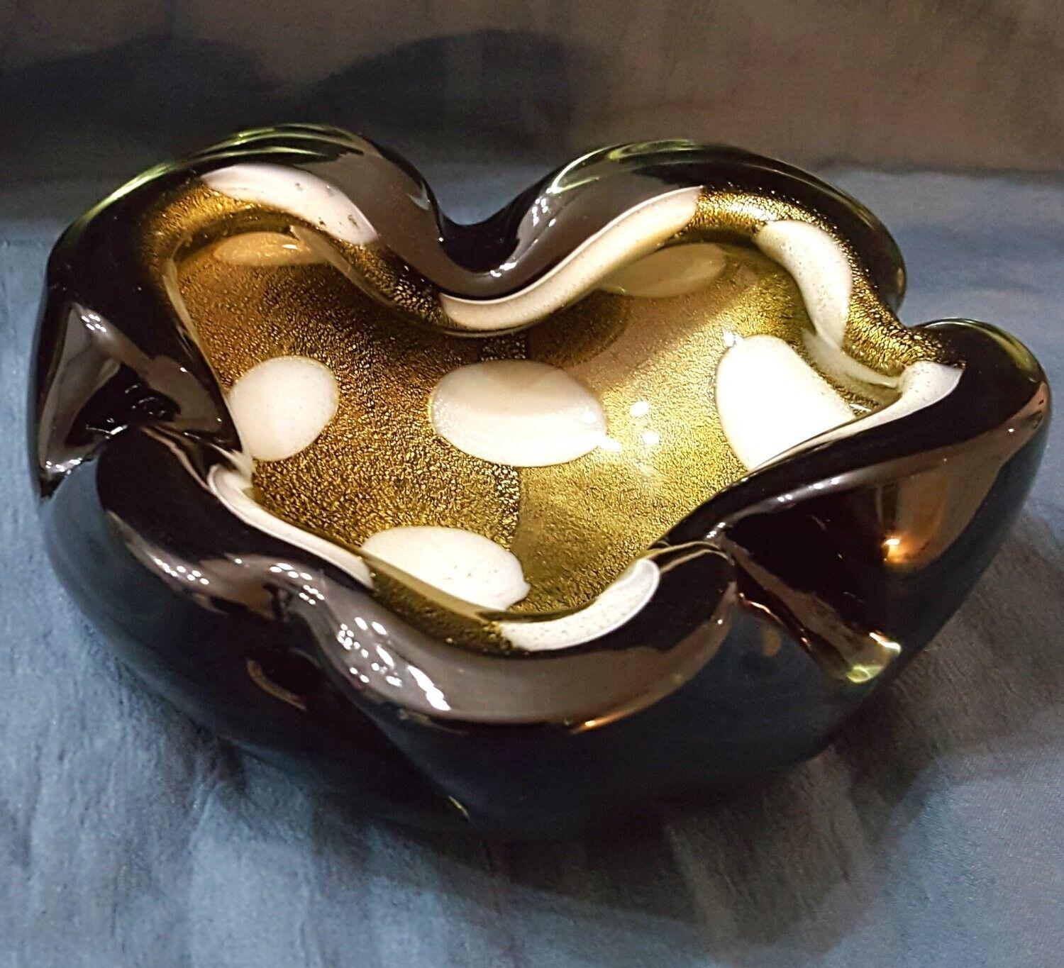 Mid-Century Modern Vintage Alfredo Barbini Murano Glass, a Macchia & Gold Polveri Sculptural Bowl For Sale