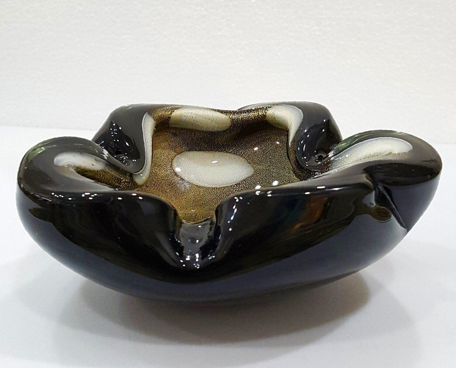 Vintage Alfredo Barbini Murano Glass, a Macchia & Gold Polveri Sculptural Bowl In Good Condition For Sale In Warrenton, OR