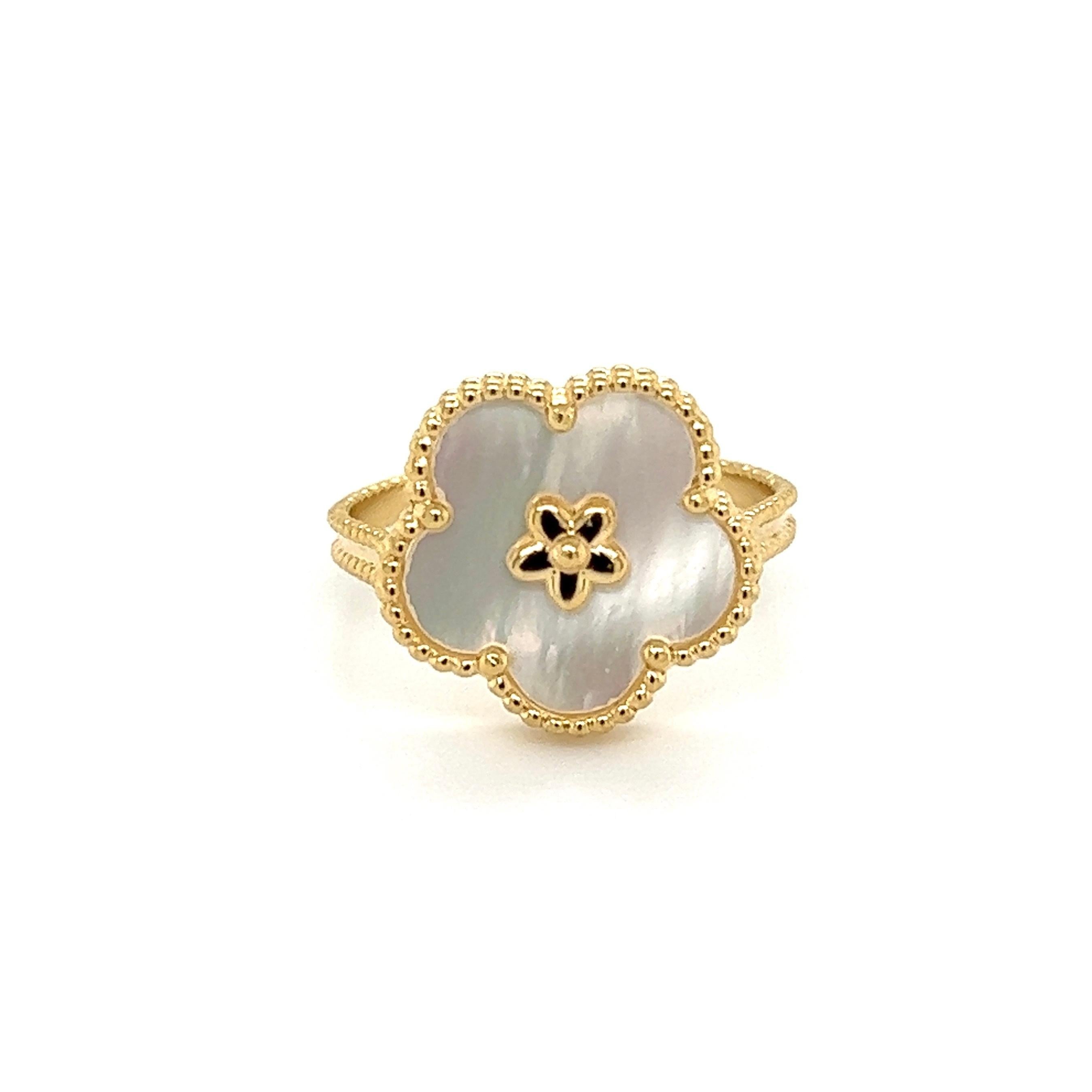 Vintage Alhambra Clover Mother of Pearl MOP Gold Ring In Excellent Condition In Montreal, QC