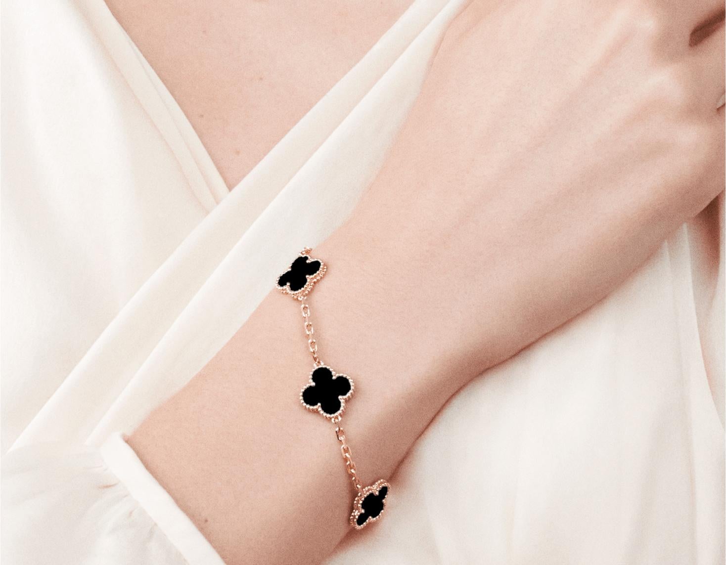 Faithful to the very first Alhambra jewel created in 1968, the Vintage Alhambra creations by Van Cleef & Arpels are distinguished by their unique, timeless elegance. Inspired by the clover leaf, these icons of luck are adorned with a border of