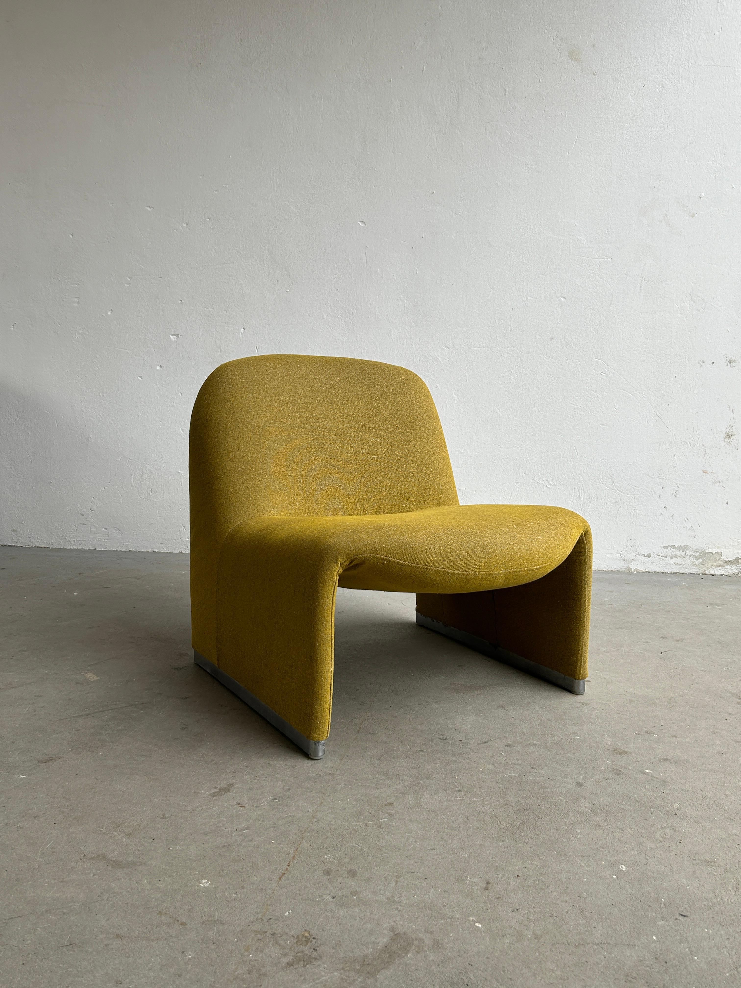 An original vintage iconic 'Alky' chair, designed by Giancarlo Piretti for Anonima Castelli. Produced in the late 1970s in Italy.
Iconic Italian design.

Re-upholstered in a quality Mid-Century Modern coloured yellow mustard fabric, produced by