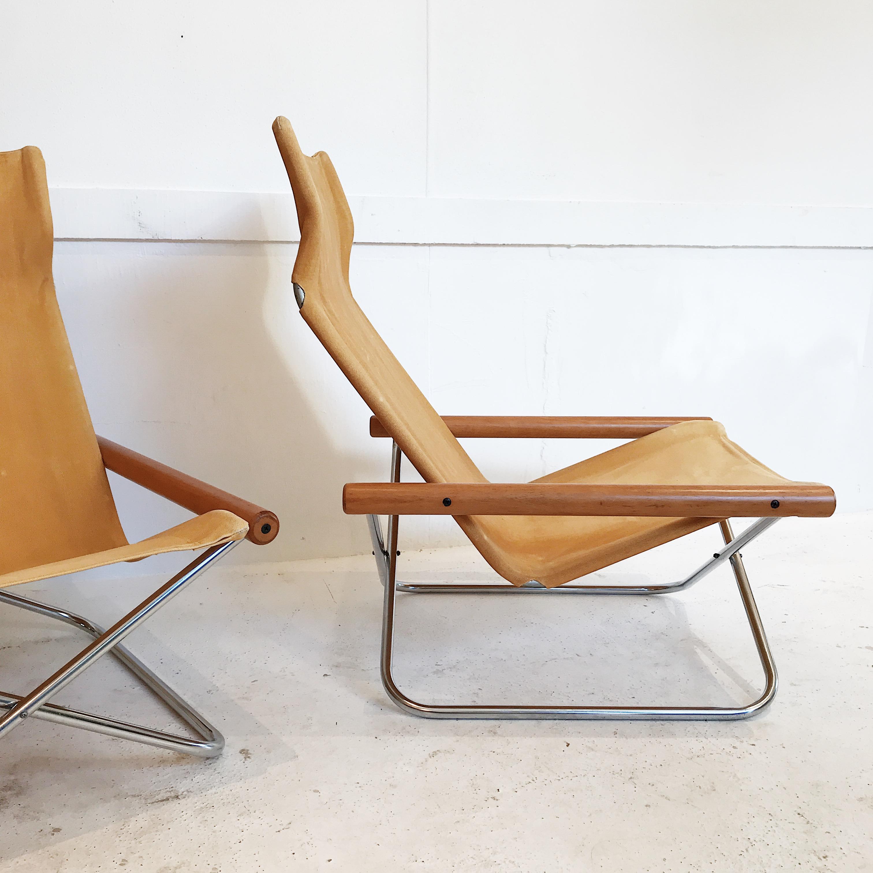 A vintage all original pair of NY chairs by Takeshi Nii, designed in 1958, for Trend Pacific Inc, Japan. The canvas 