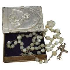 Vintage Allemagne Repousse Silver Plate Bible Case & Mother of Pearl Rosary