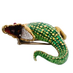 Vintage Enamel and Diamond Alligator Animal Brooch in 18 Karat Yellow Gold