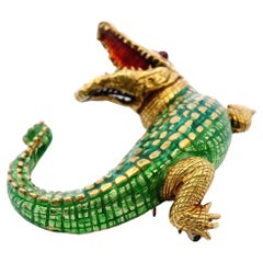 Vintage Enamel and Diamond Alligator Animal Brooch in 18 Karat Yellow Gold