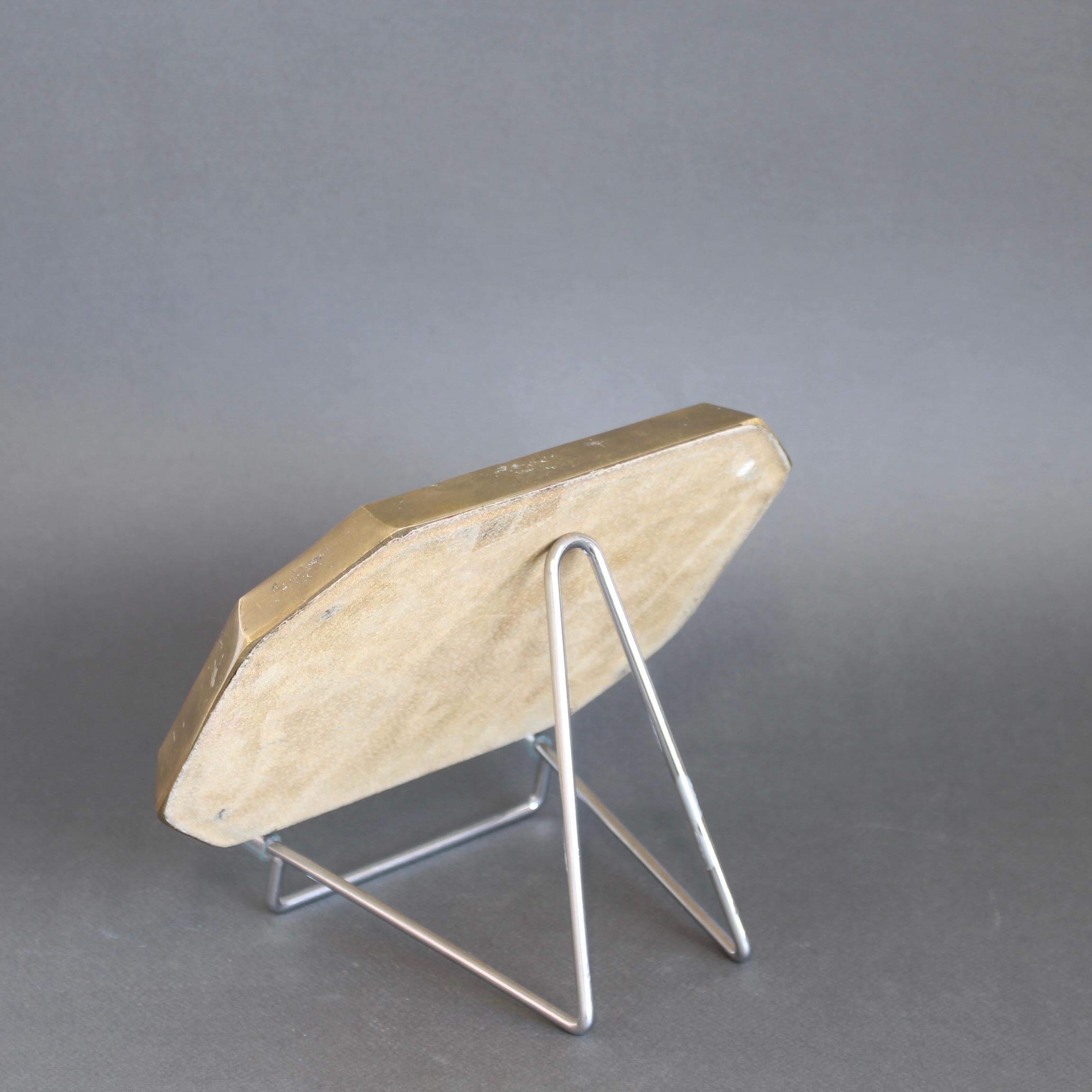 Aluminium Vide-Poche vintage en aluminium et laiton avec motif de golfeur de David Marshall en vente
