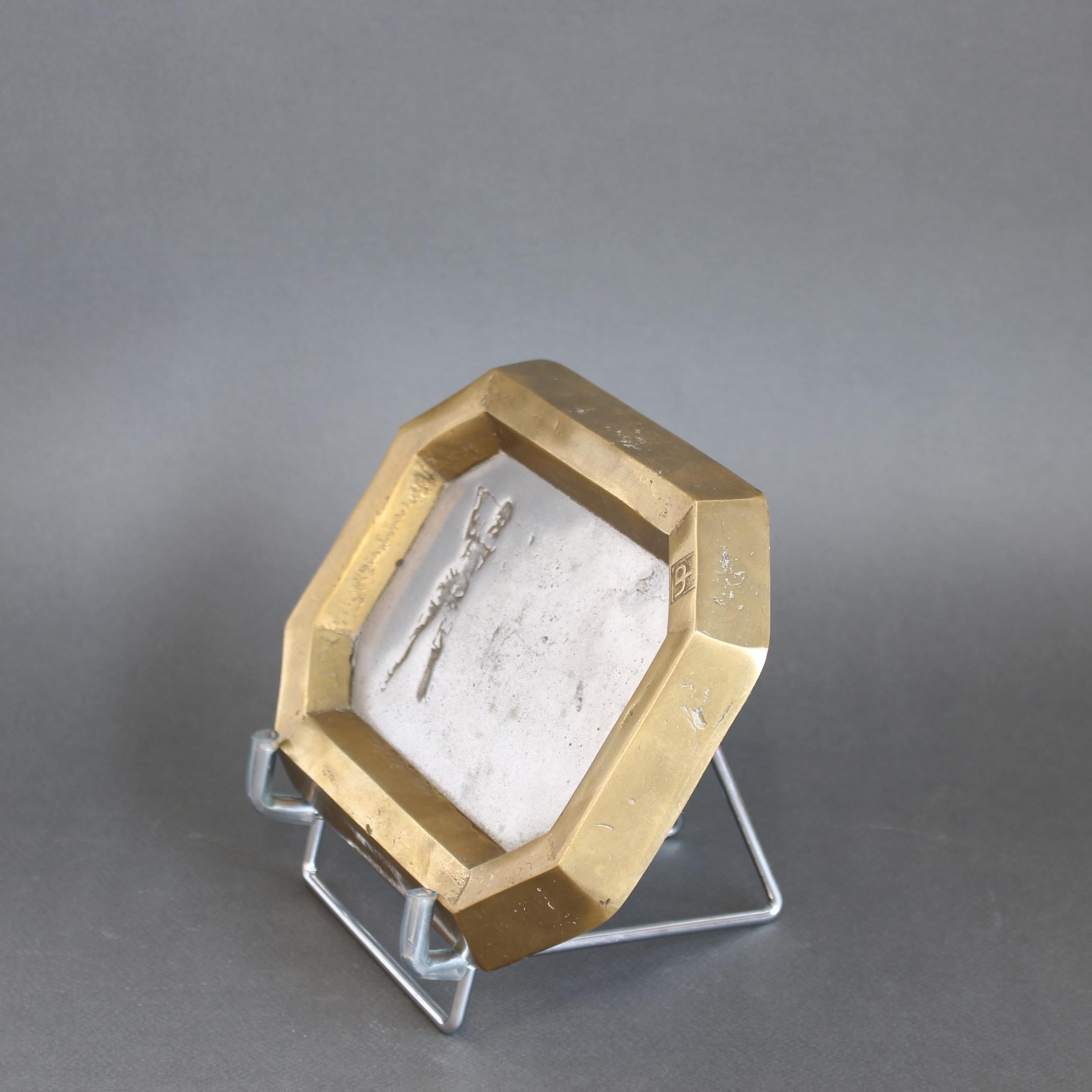 Vide-Poche vintage en aluminium et laiton avec motif de golfeur de David Marshall en vente 2