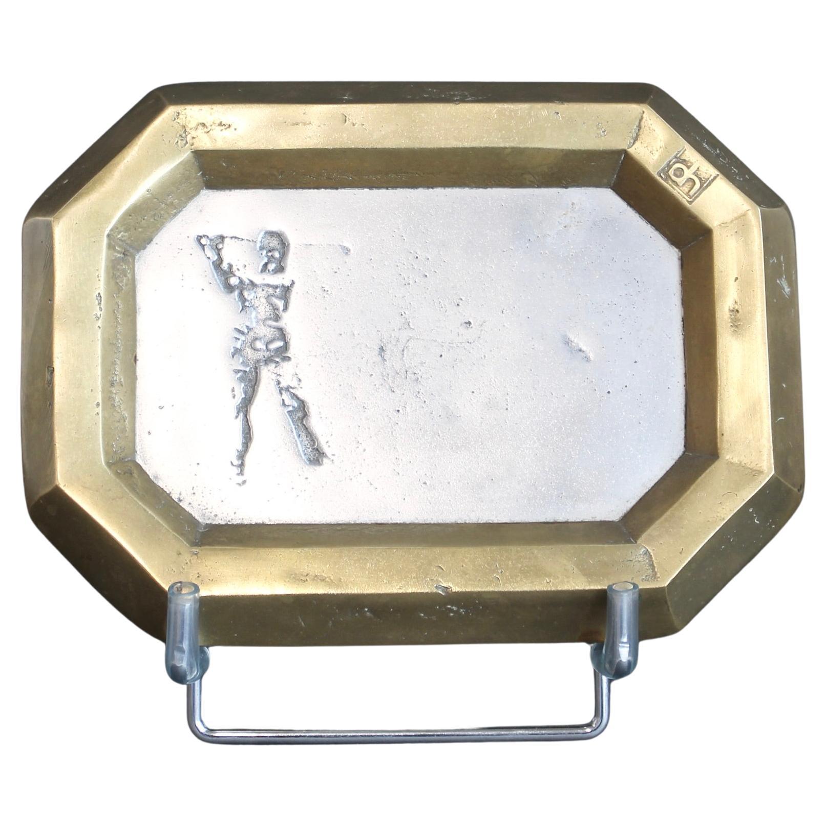 Vide-Poche vintage en aluminium et laiton avec motif de golfeur de David Marshall en vente
