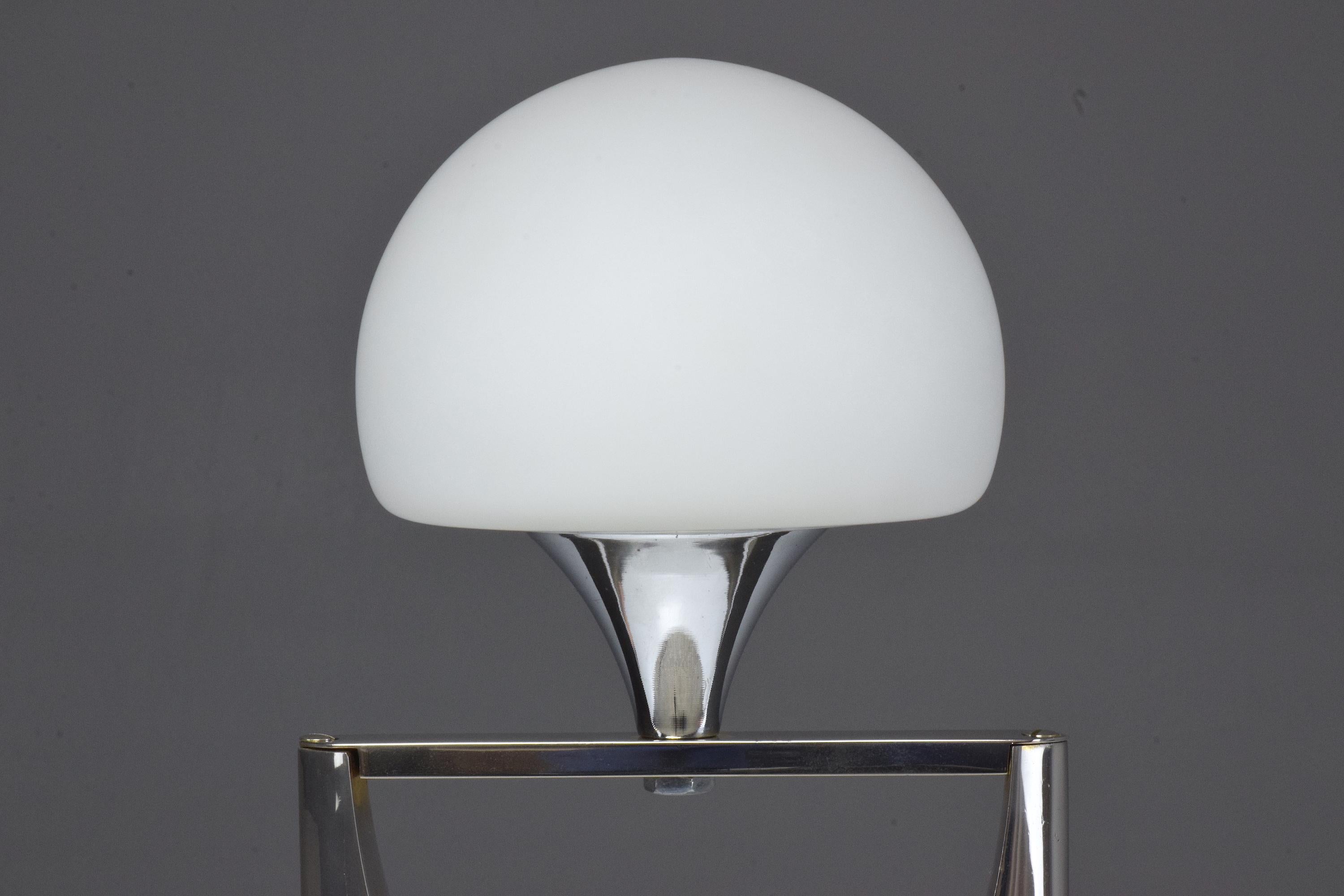 20th Century Sculptural Aluminum Table Lamp, 1950-1960 For Sale 5