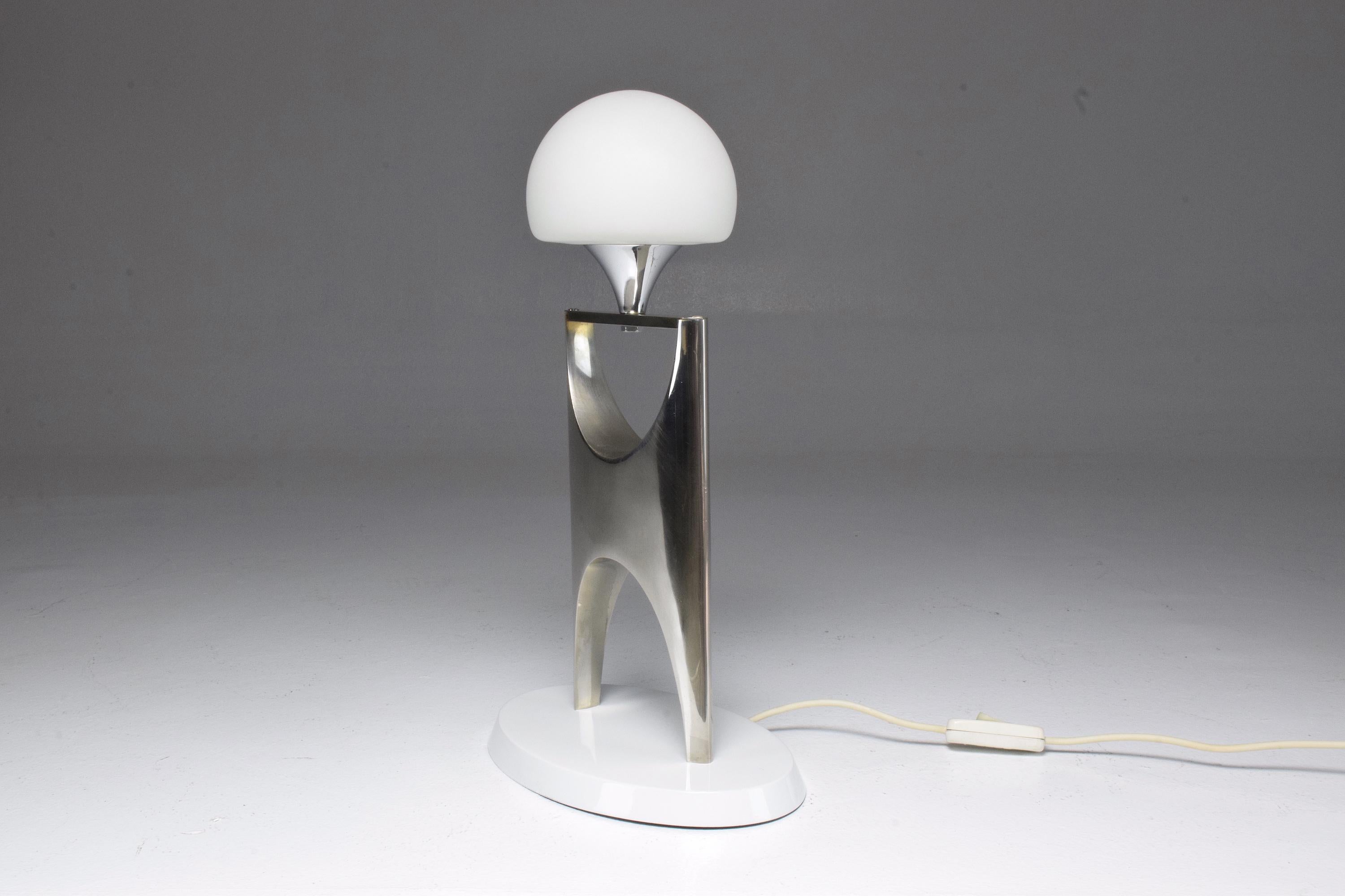 20th Century Sculptural Aluminum Table Lamp, 1950-1960 In Good Condition For Sale In Paris, FR
