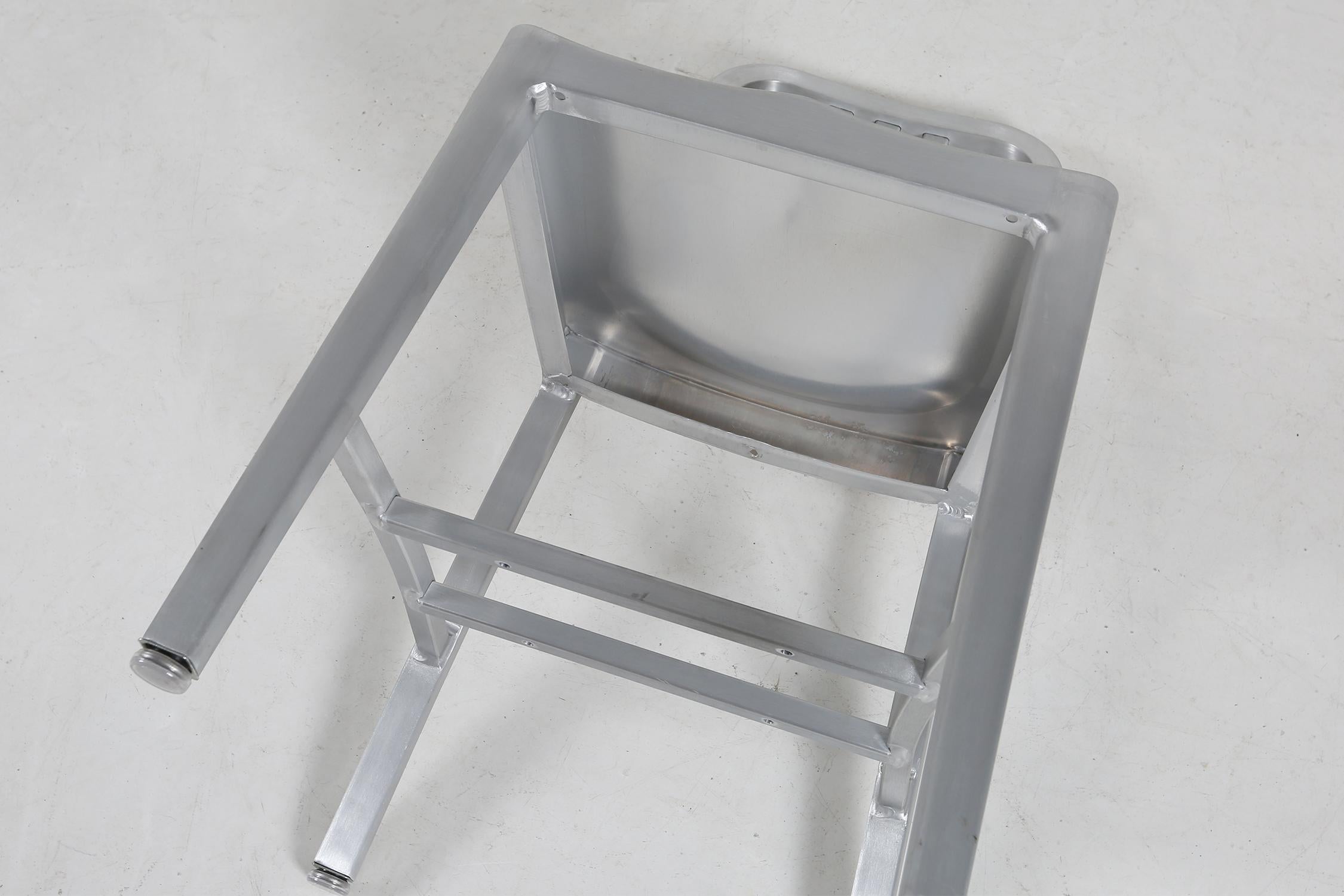 Vintage aluminium Emeco Navy chair in good condition For Sale 3