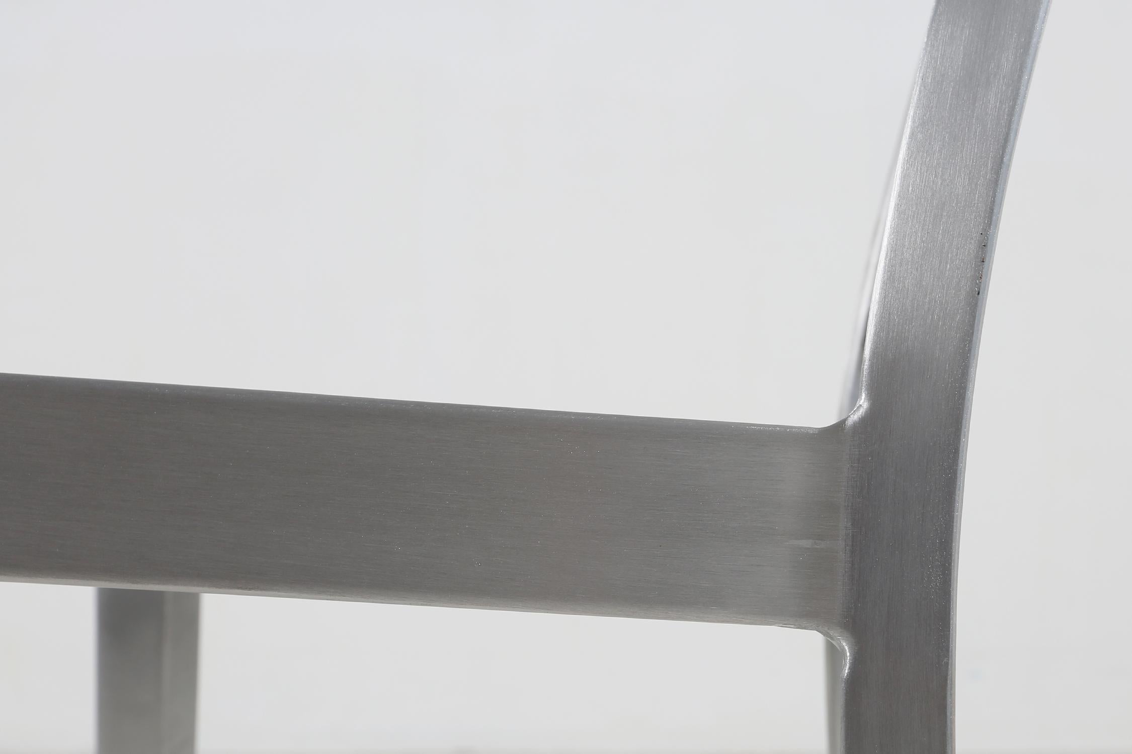 Vintage aluminium Emeco Navy chair in good condition For Sale 1