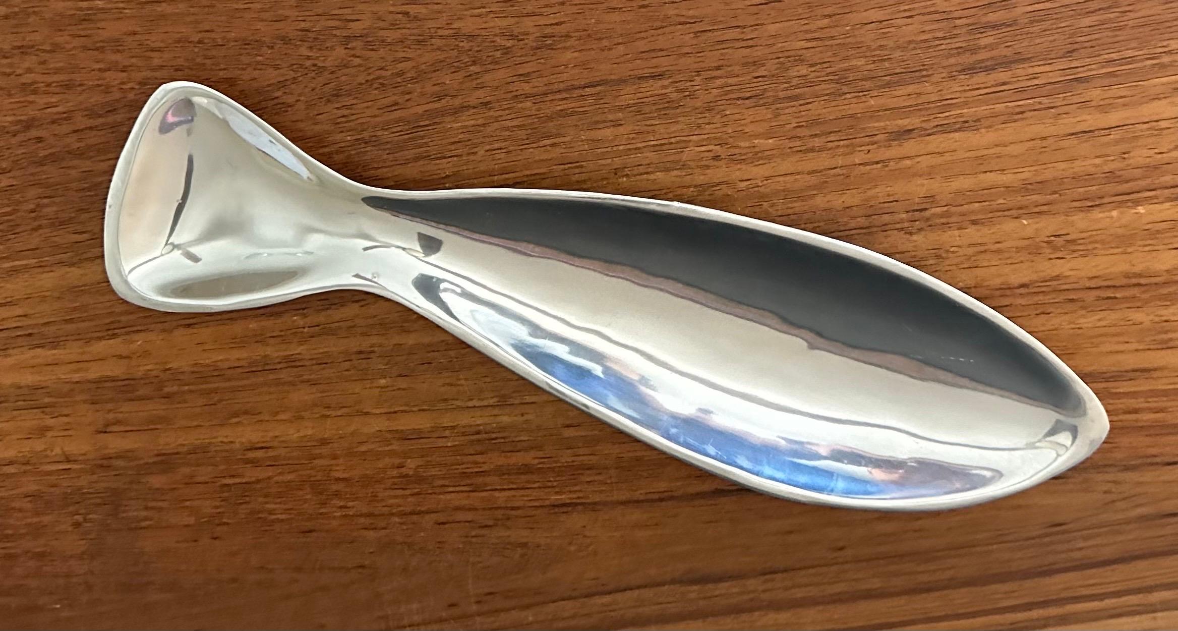 Vintage Aluminum Fish Shaped Serving Platter by Mann of Korea (Gegossen) im Angebot