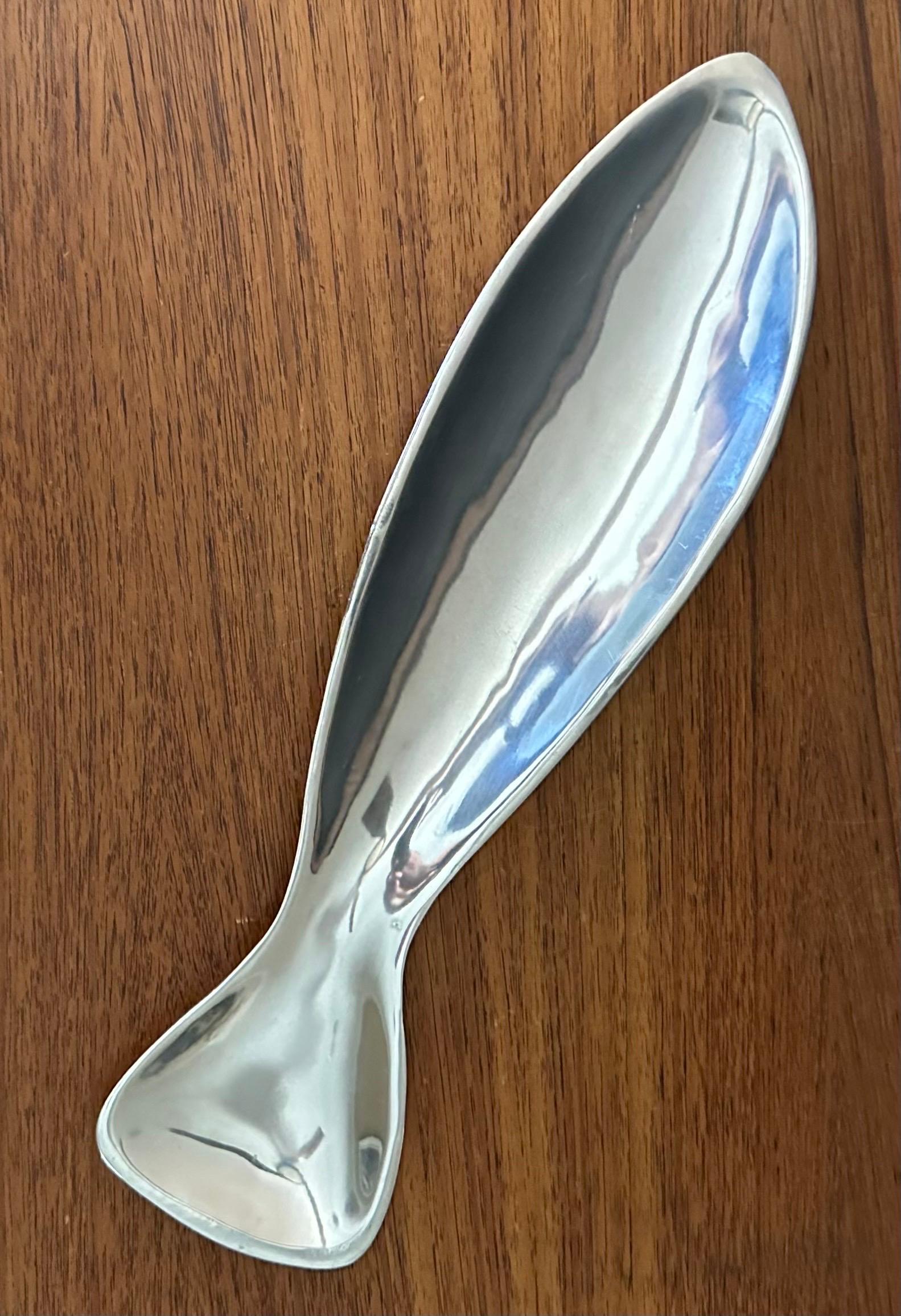 Vintage Aluminum Fish Shaped Serving Platter by Mann of Korea im Zustand „Gut“ im Angebot in San Diego, CA