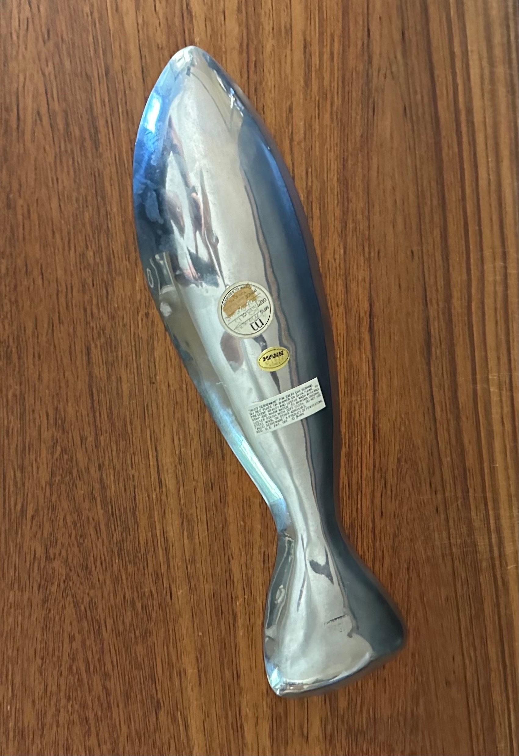 Vintage Aluminum Fish Shaped Serving Platter by Mann of Korea (20. Jahrhundert) im Angebot