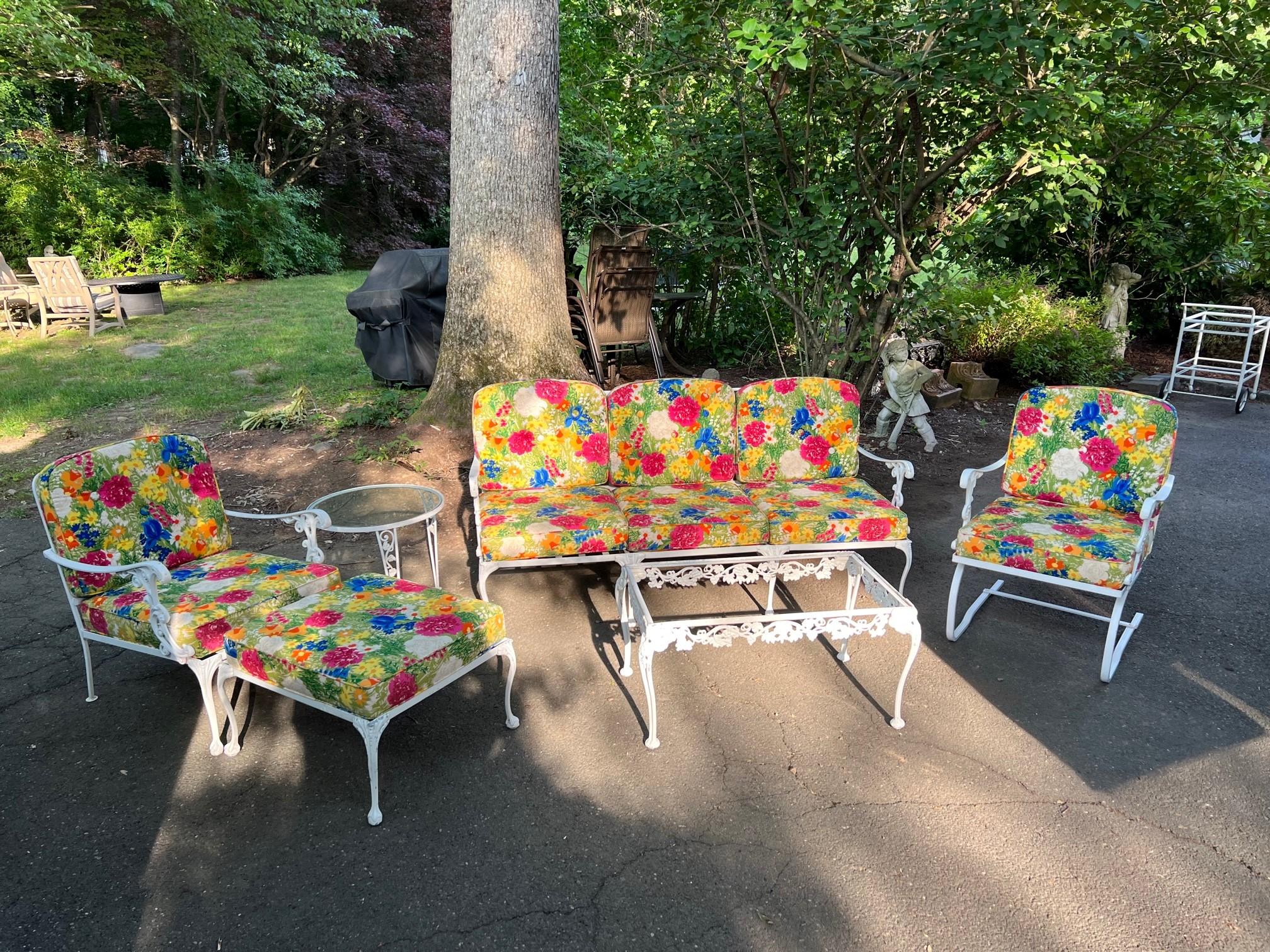 Beautiful vintage six piece patio set by The Molla Company with cushions in great condition. The set consists of a Sofa 30
