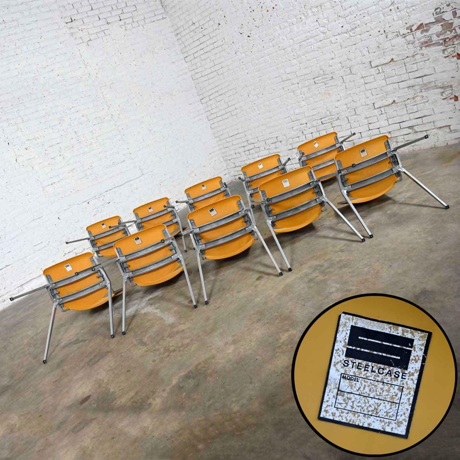 Chaises empilables Steelcase vintage en aluminium modèle 1278 en plastique jaune et or, lot de 10 6