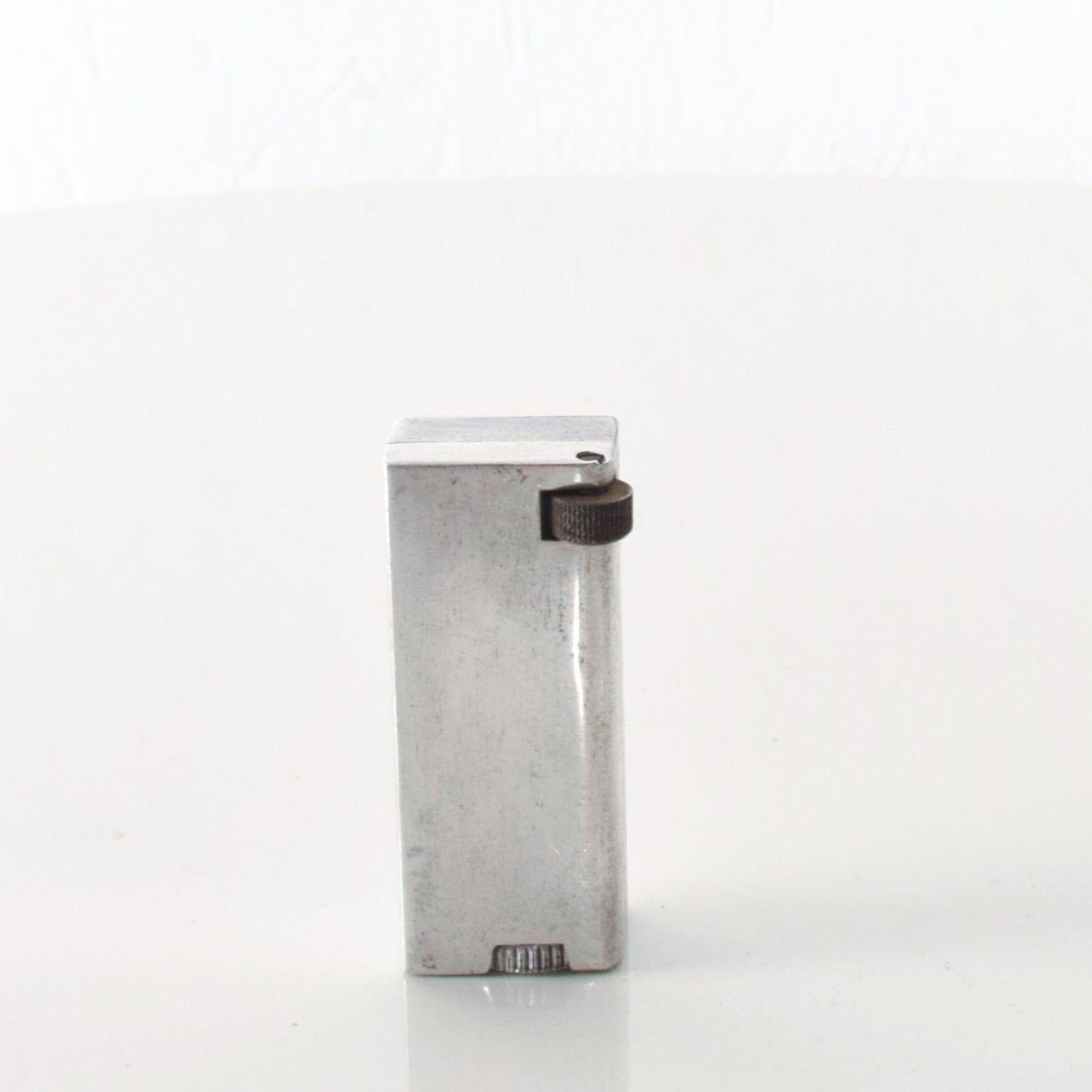 Briquet pour cigarettes Art Déco vintage en aluminium à bras en forme de bloc des années 1940 Bon état - En vente à Chula Vista, CA