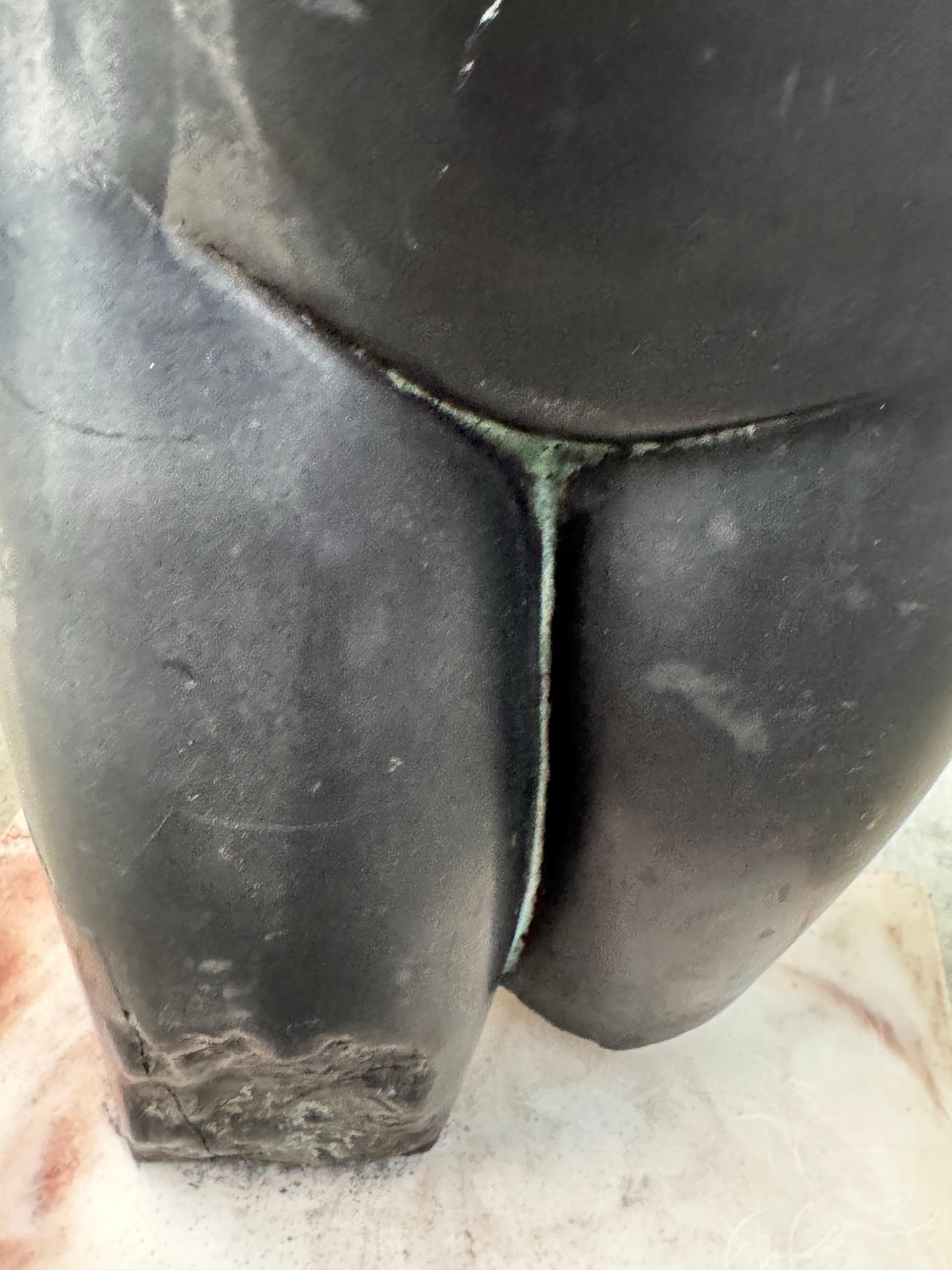 Vintage ALVA Studios Escultura de piedra fundida Afrodita en negro en venta 8