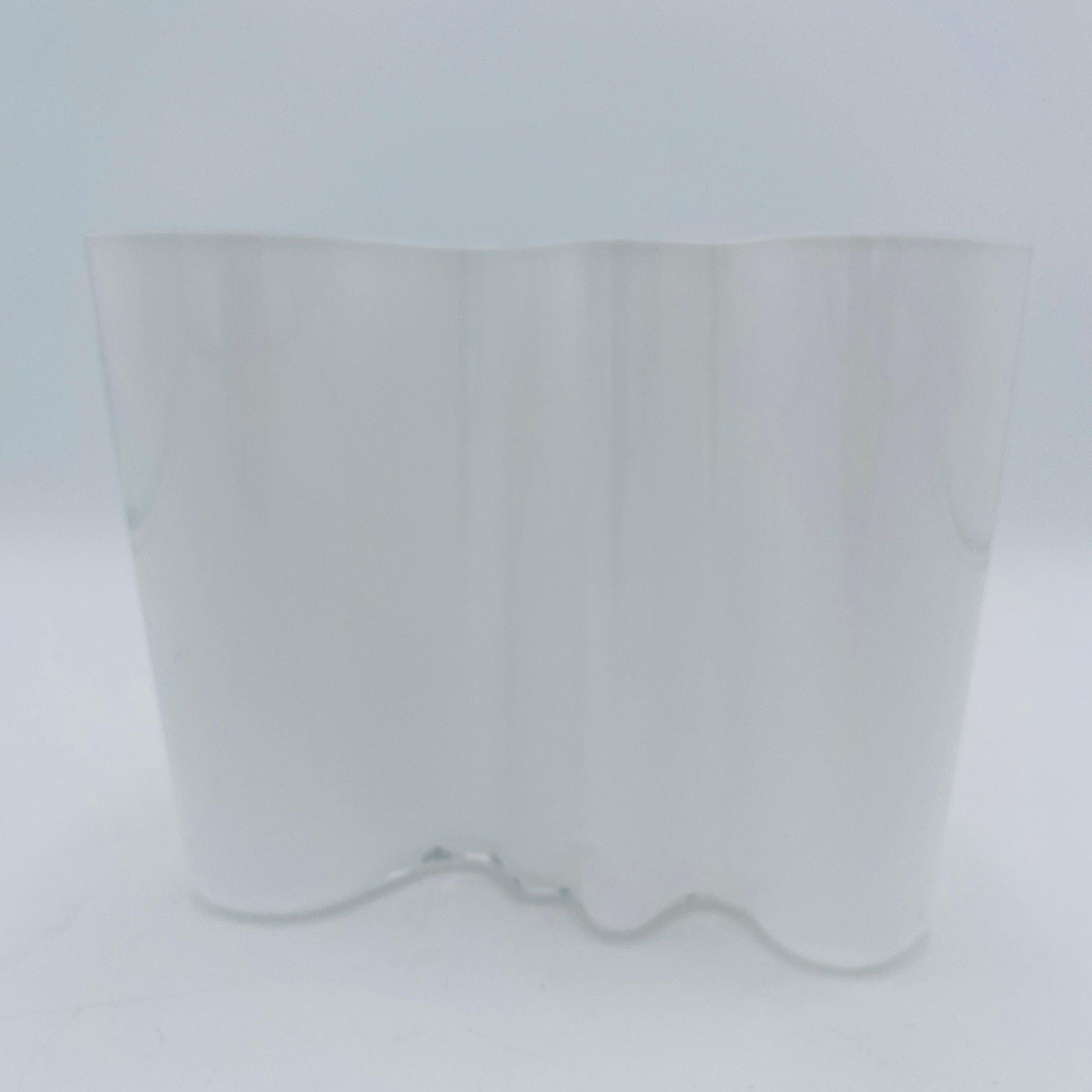 Vaso d'epoca Alvar Aalto Savoy per Iittala, Finlandia in vendita 5
