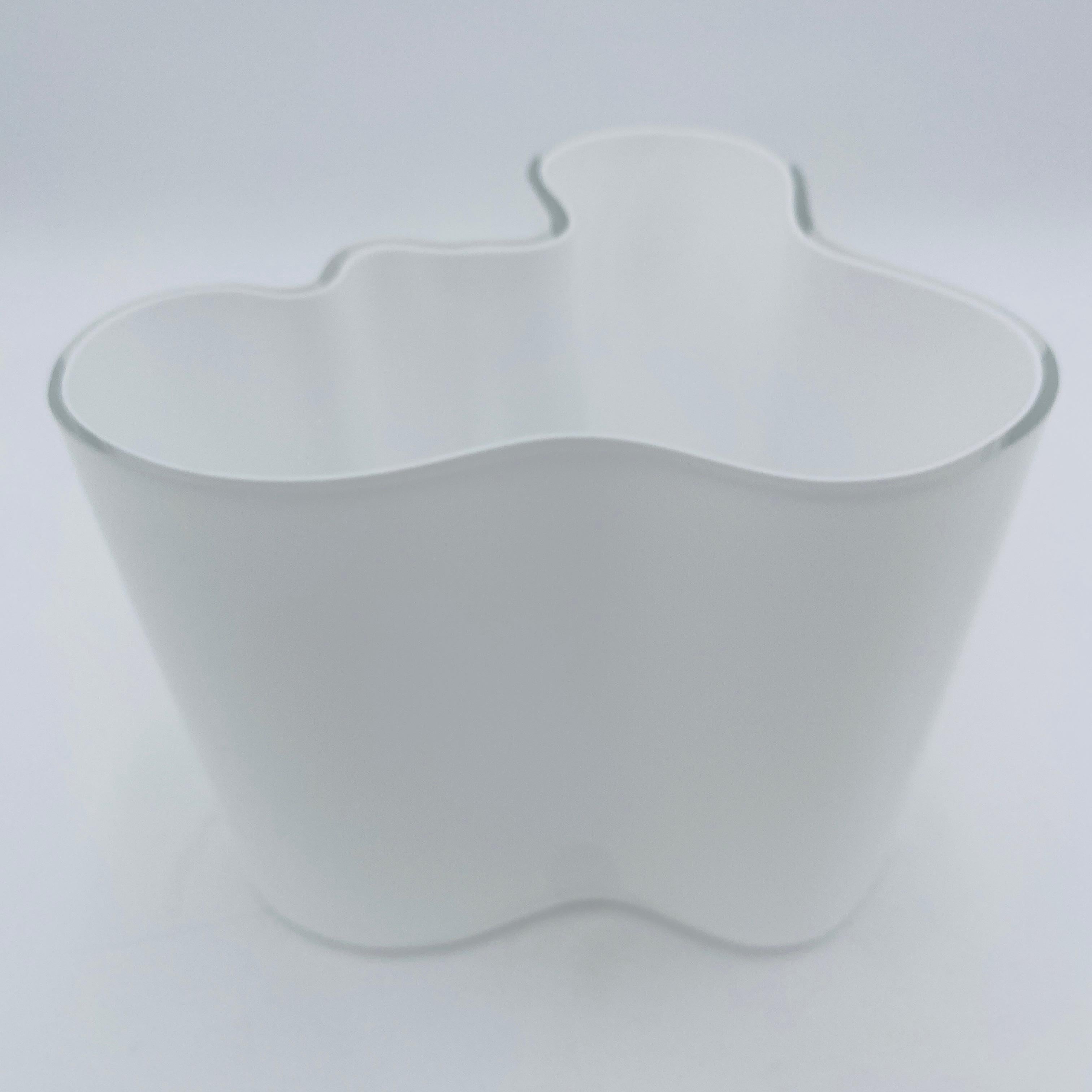 Mid-Century moderno Vaso d'epoca Alvar Aalto Savoy per Iittala, Finlandia in vendita
