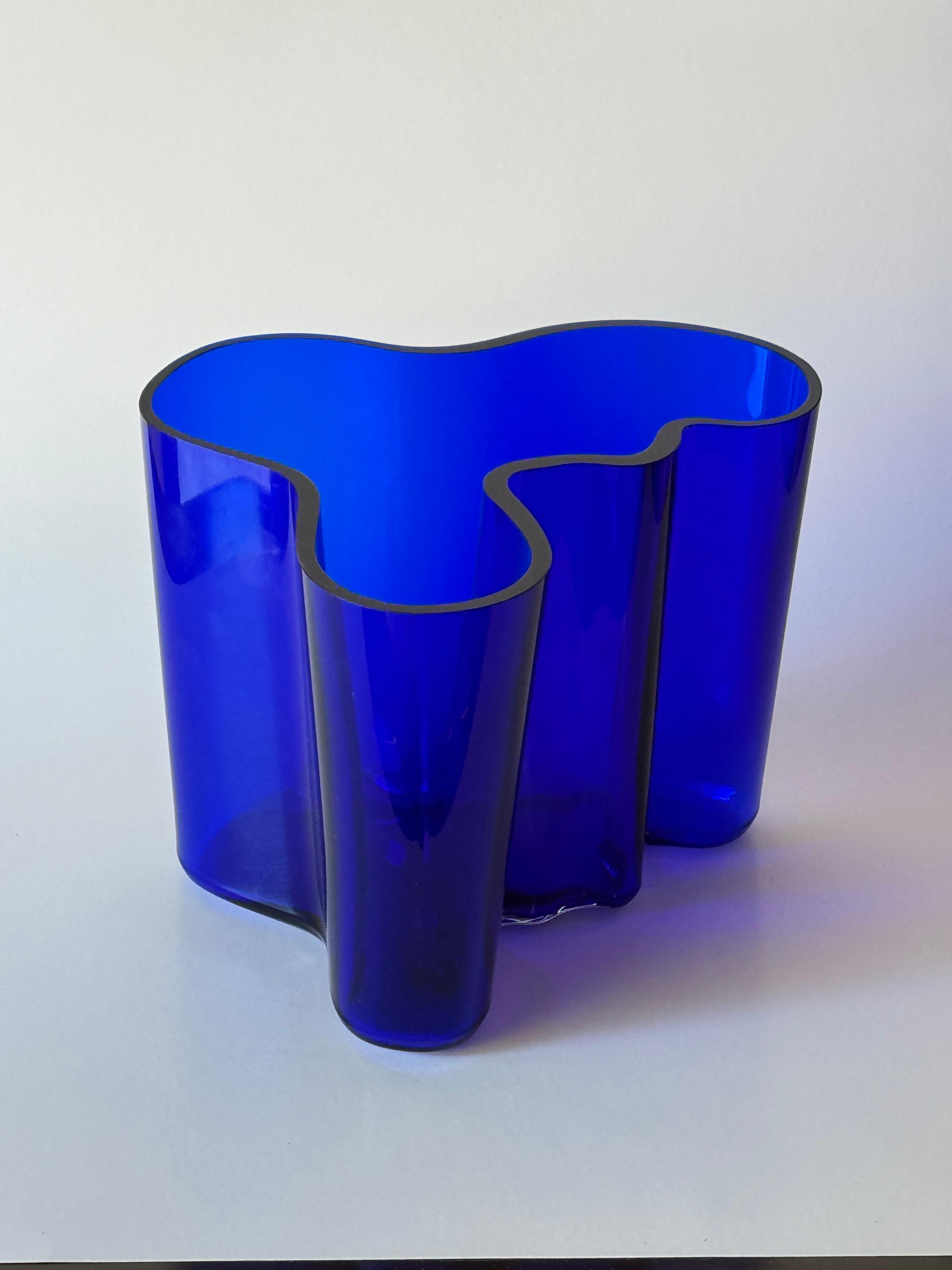 Mid-Century moderno Vaso d'epoca Alvar Aalto Savoy per Iittala in vendita
