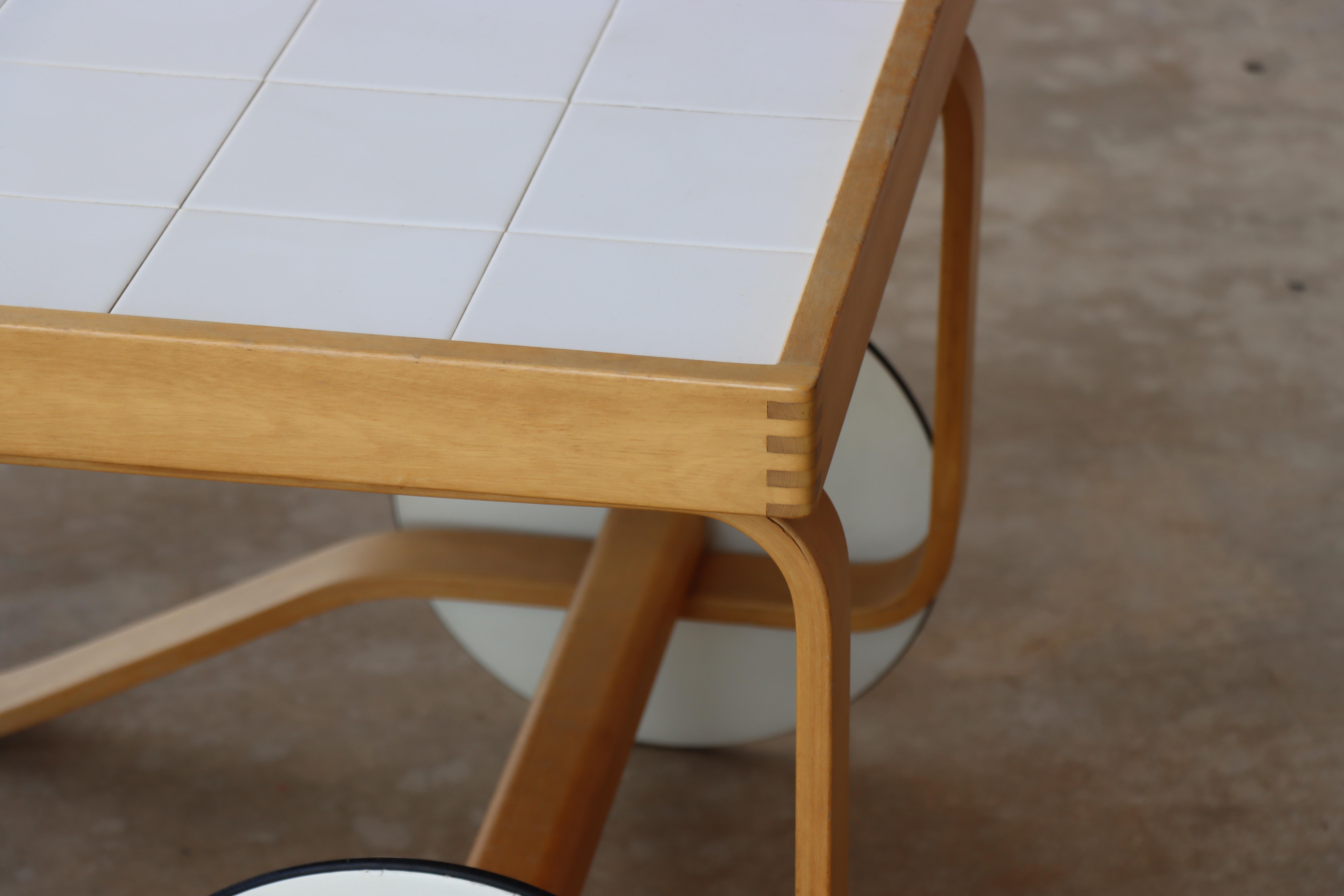 Vintage Alvar Aalto ‘Tea Trolley’ Cart 900, Artek Finland, 1960s In Good Condition For Sale In Round Rock, TX