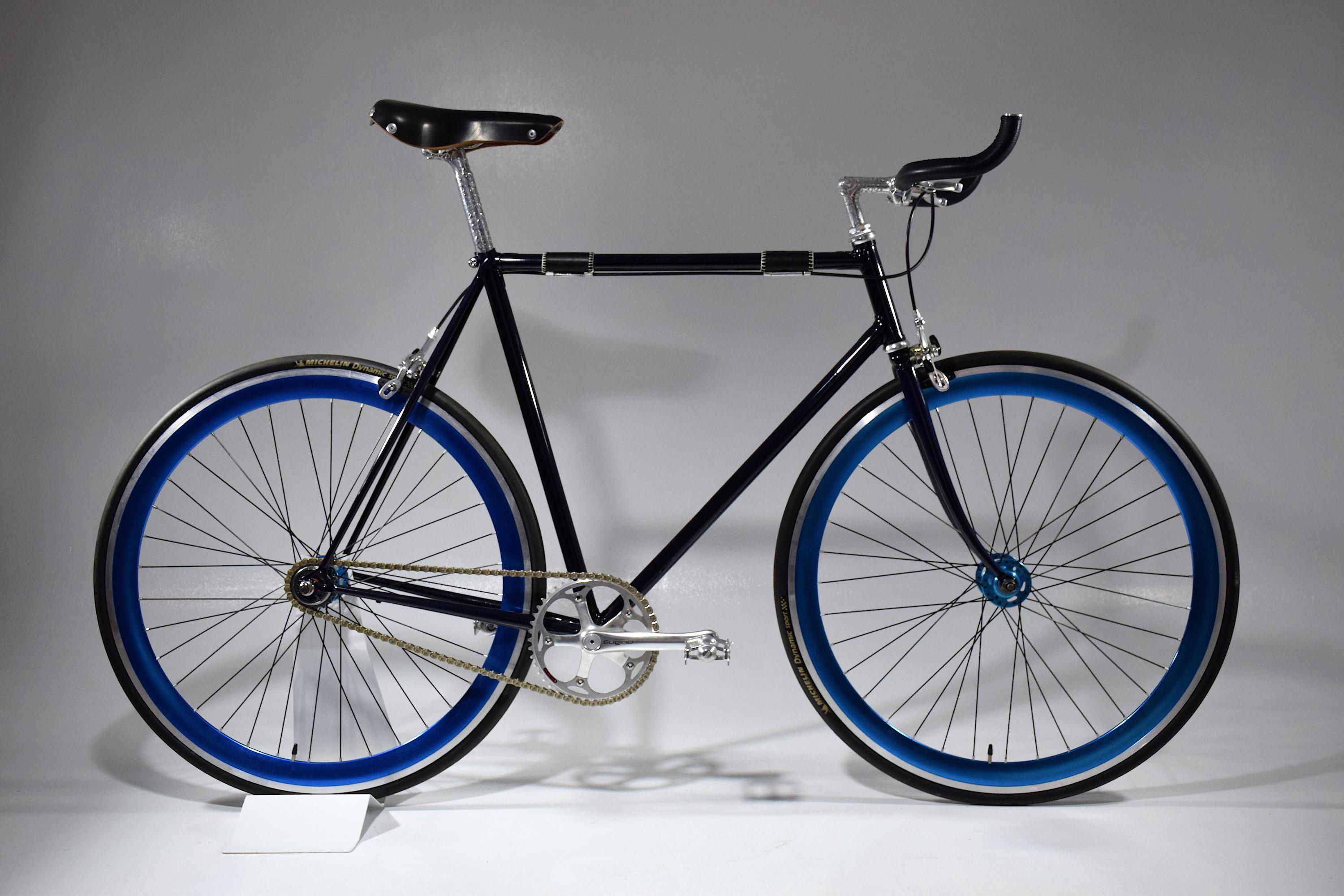 The ILA034 is a bespoke Singlespeed bicycle built with a vintage Reynolds steel frame and upcycled with our studio's artisan know-hows, new components, and quality materials.
All technical details are included in image 18.
Size: 56cm
Weight: 12.7