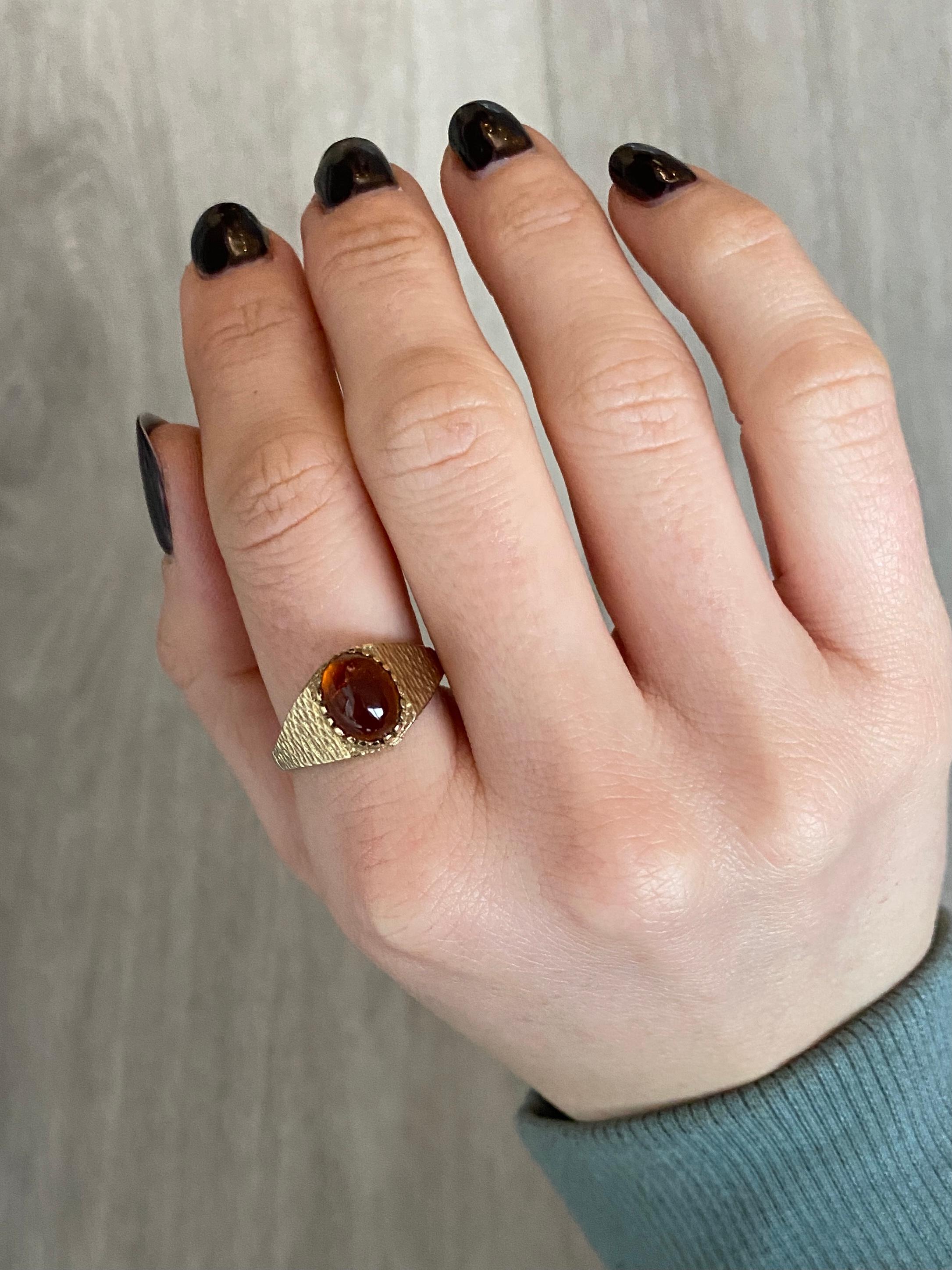 Vintage Amber and 9 Carat Gold Ring In Good Condition In Chipping Campden, GB