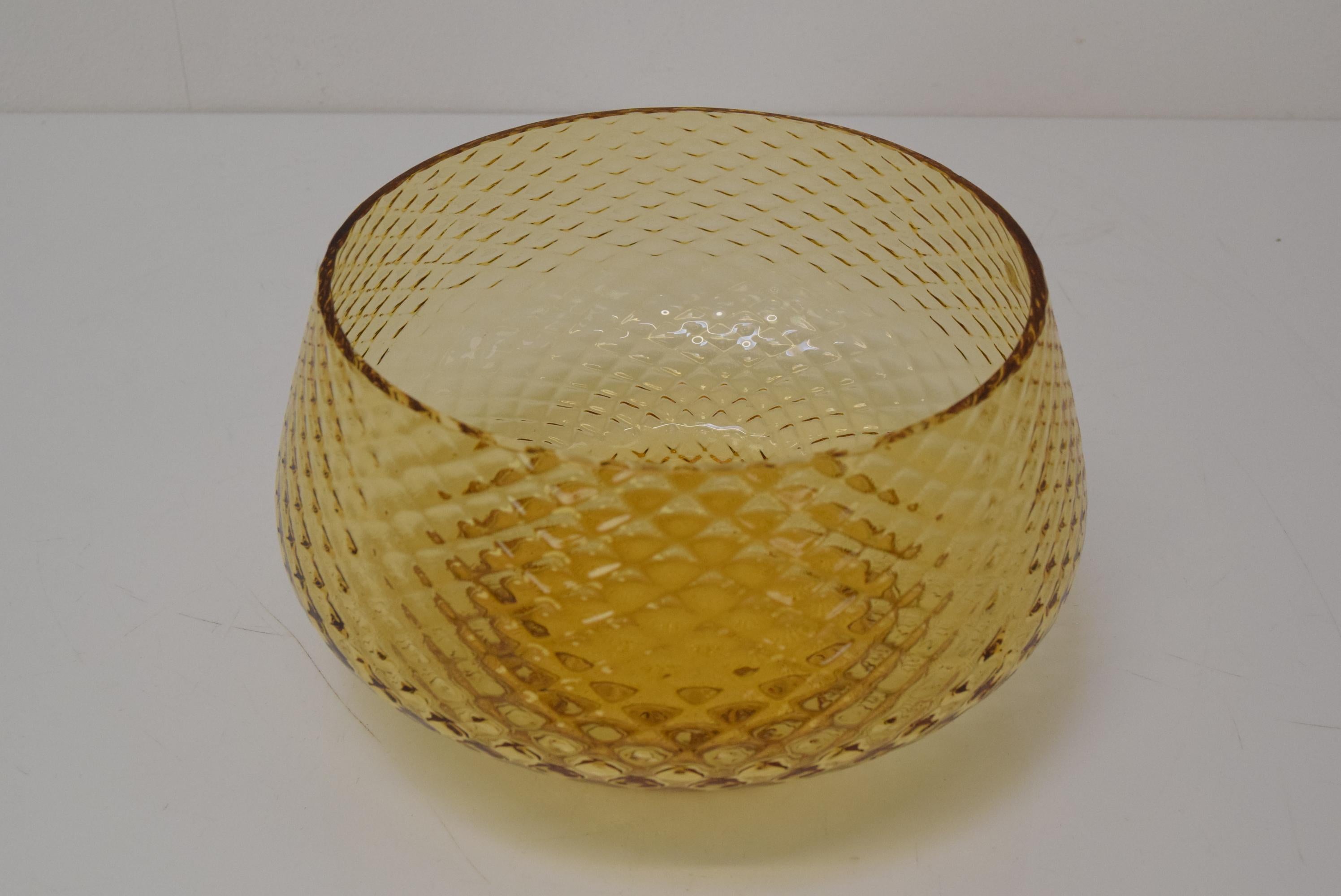Vetro artistico Ciotola in vetro artistico ambrato d'epoca,  Azienda nazionale Borocrystal, anni '50. in vendita
