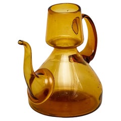 Cruet à l'huile vintage en verre soufflé ambré, vers 1940