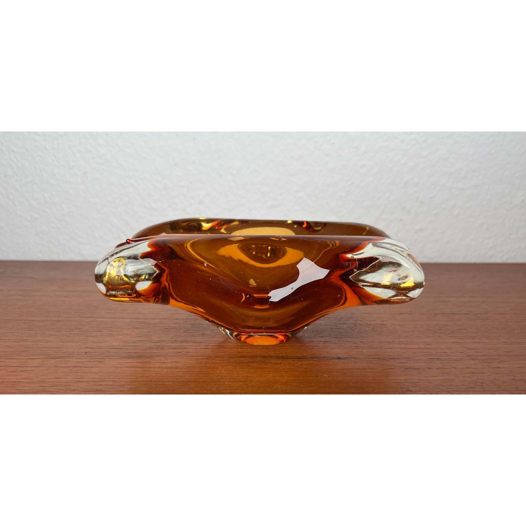 Cenicero o cuenco vintage de vidrio artístico color ámbar, años 70 en venta 6
