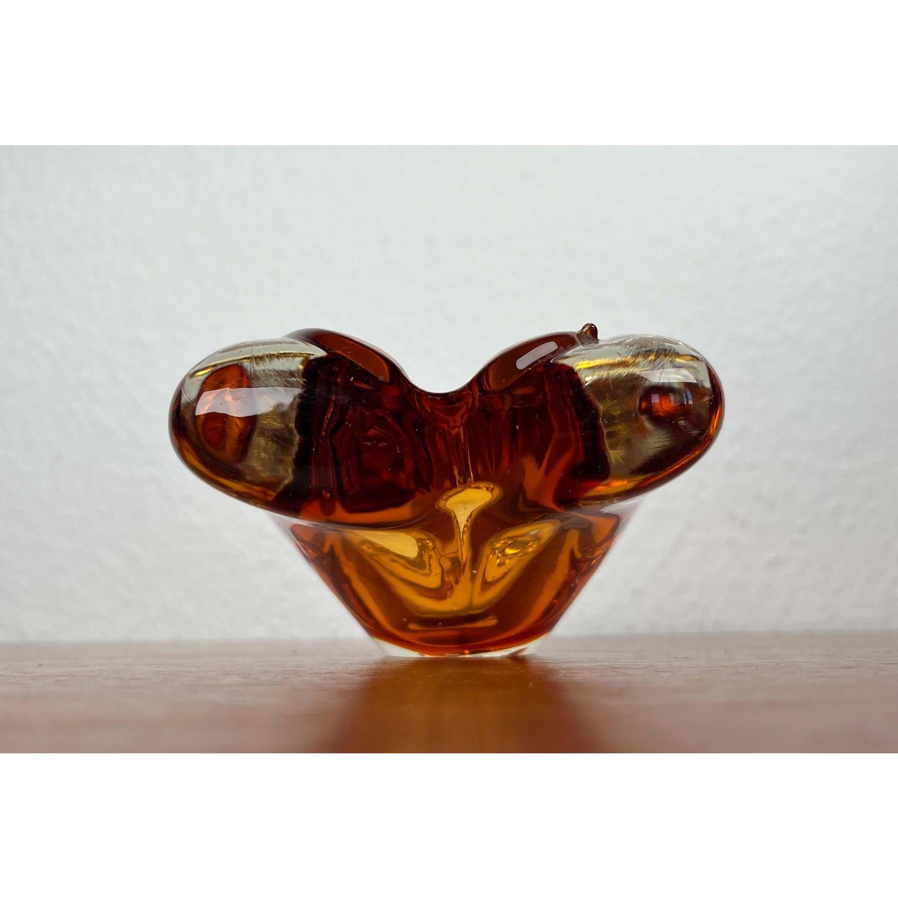 Cenicero o cuenco vintage de vidrio artístico color ámbar, años 70 en venta 8