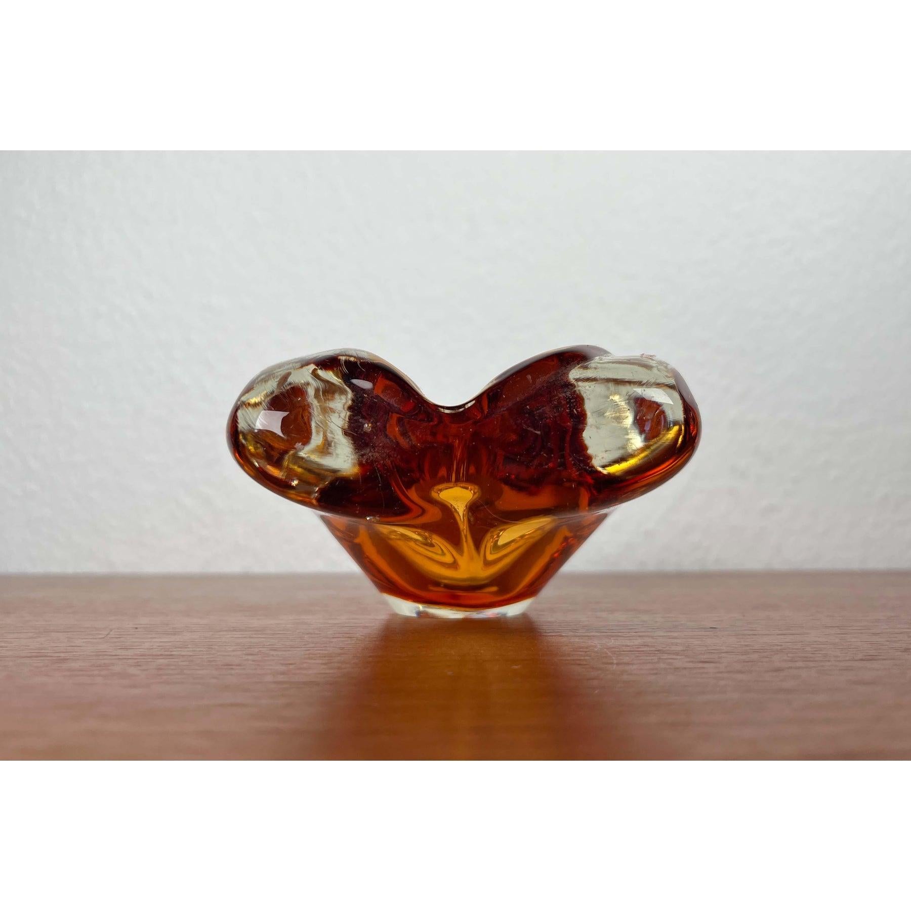 Cenicero o cuenco vintage de vidrio artístico color ámbar, años 70 en venta 10