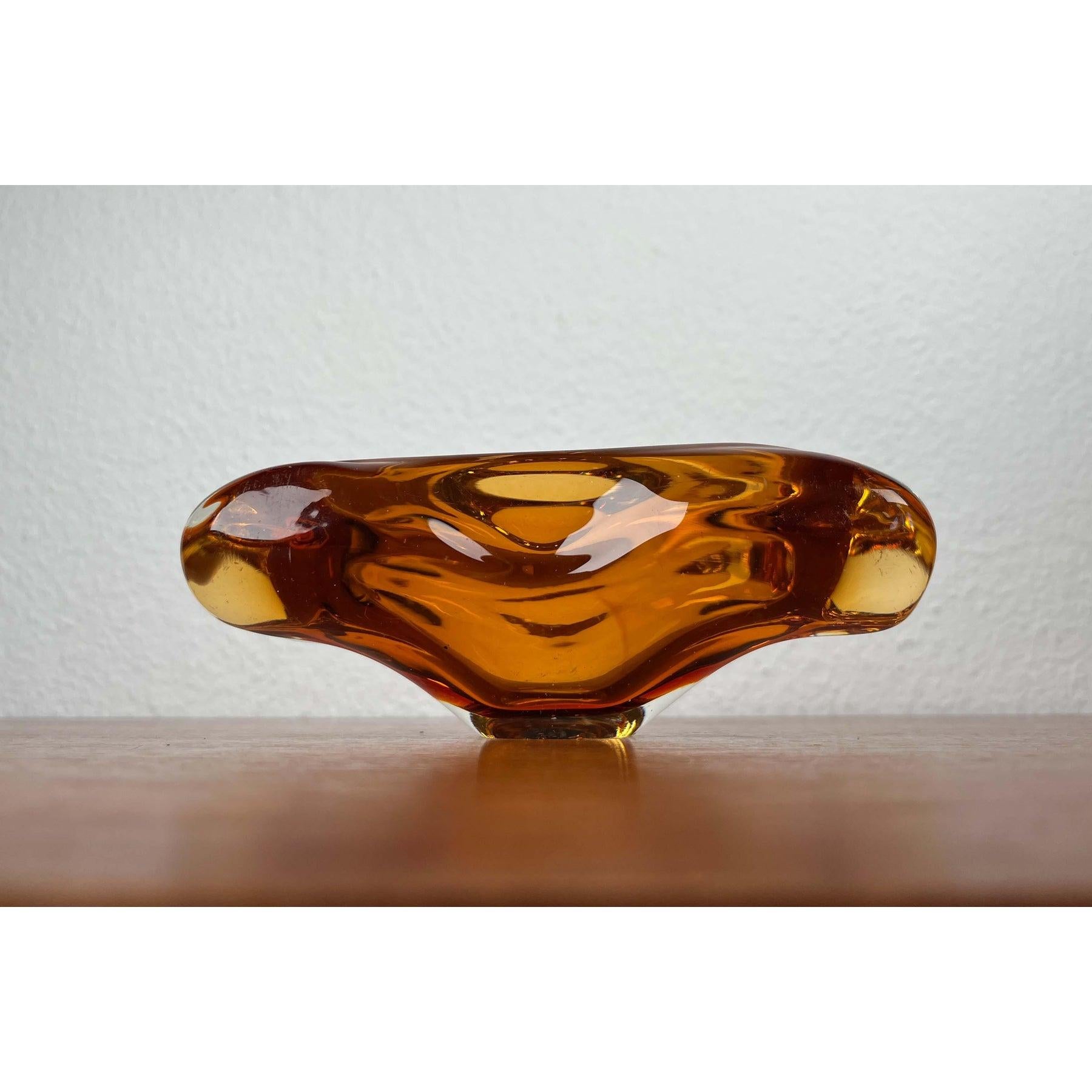 Cenicero o cuenco vintage de vidrio artístico color ámbar, años 70 en venta 2