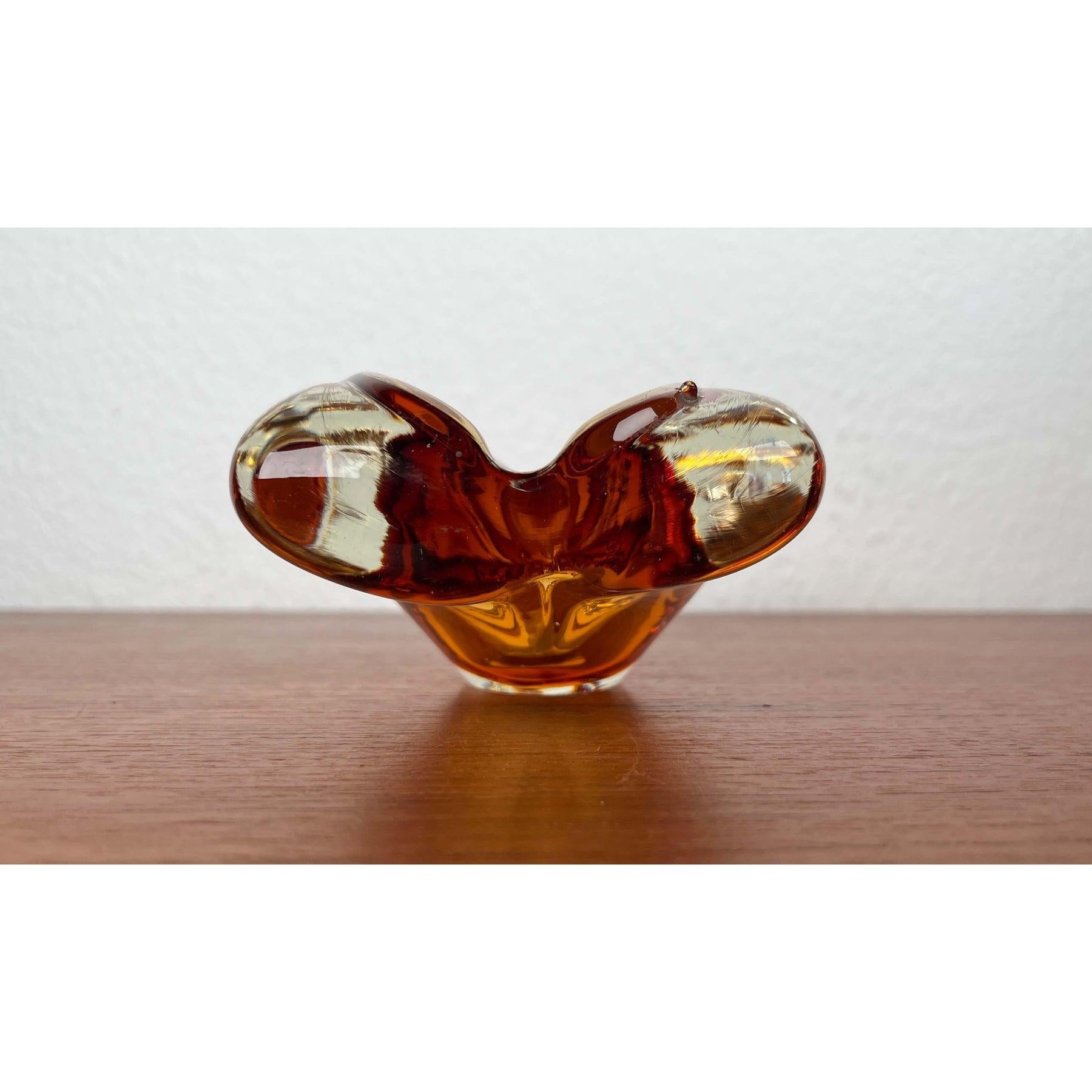 Cenicero o cuenco vintage de vidrio artístico color ámbar, años 70 en venta 4