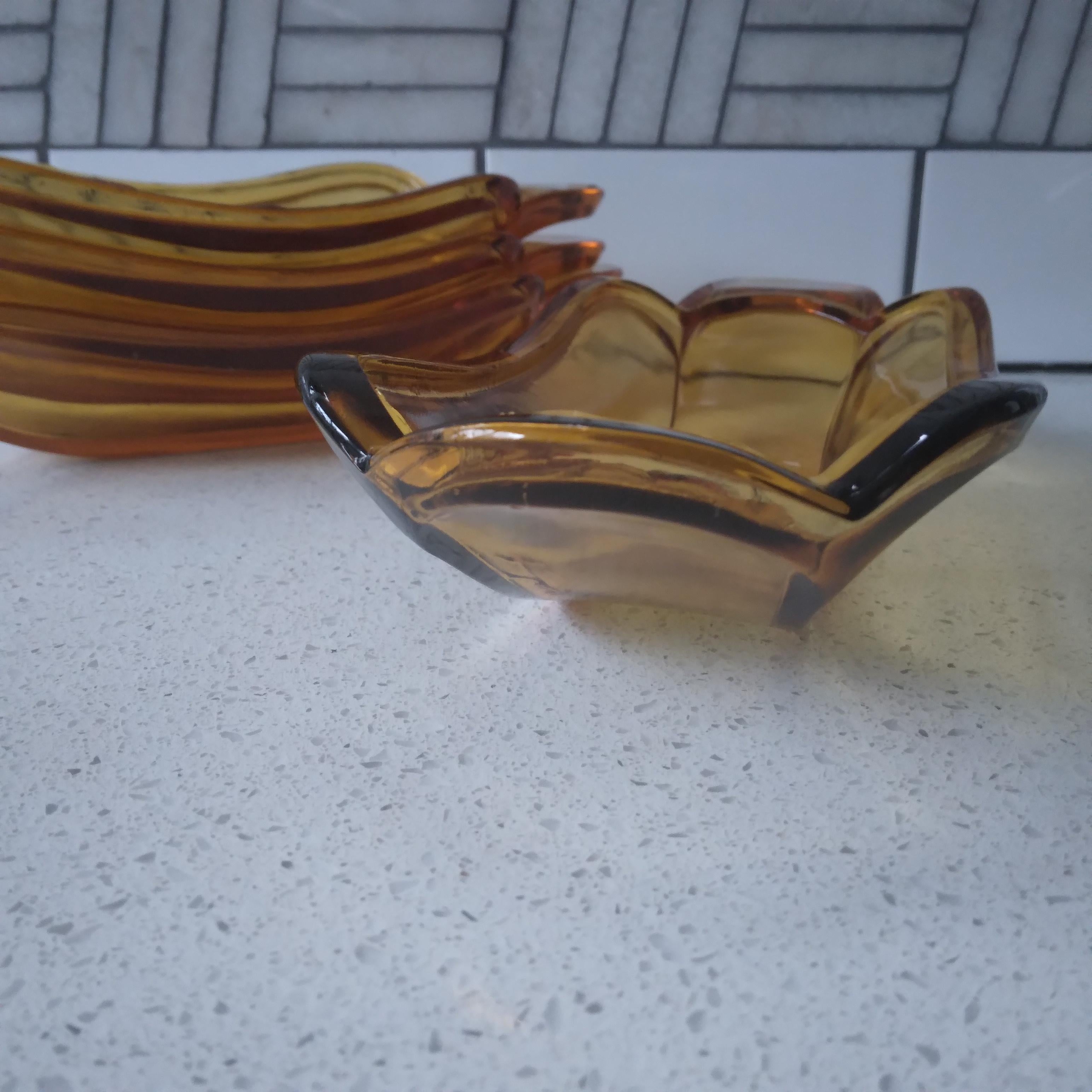 Delightfully vintage... this set of four banana split dessert dishes are ready to bring added whimsy to your table. This pieces feature a beautiful amber hue and thick walled glass for aesthetic appeal that will endure a few bumbs and knocks. We