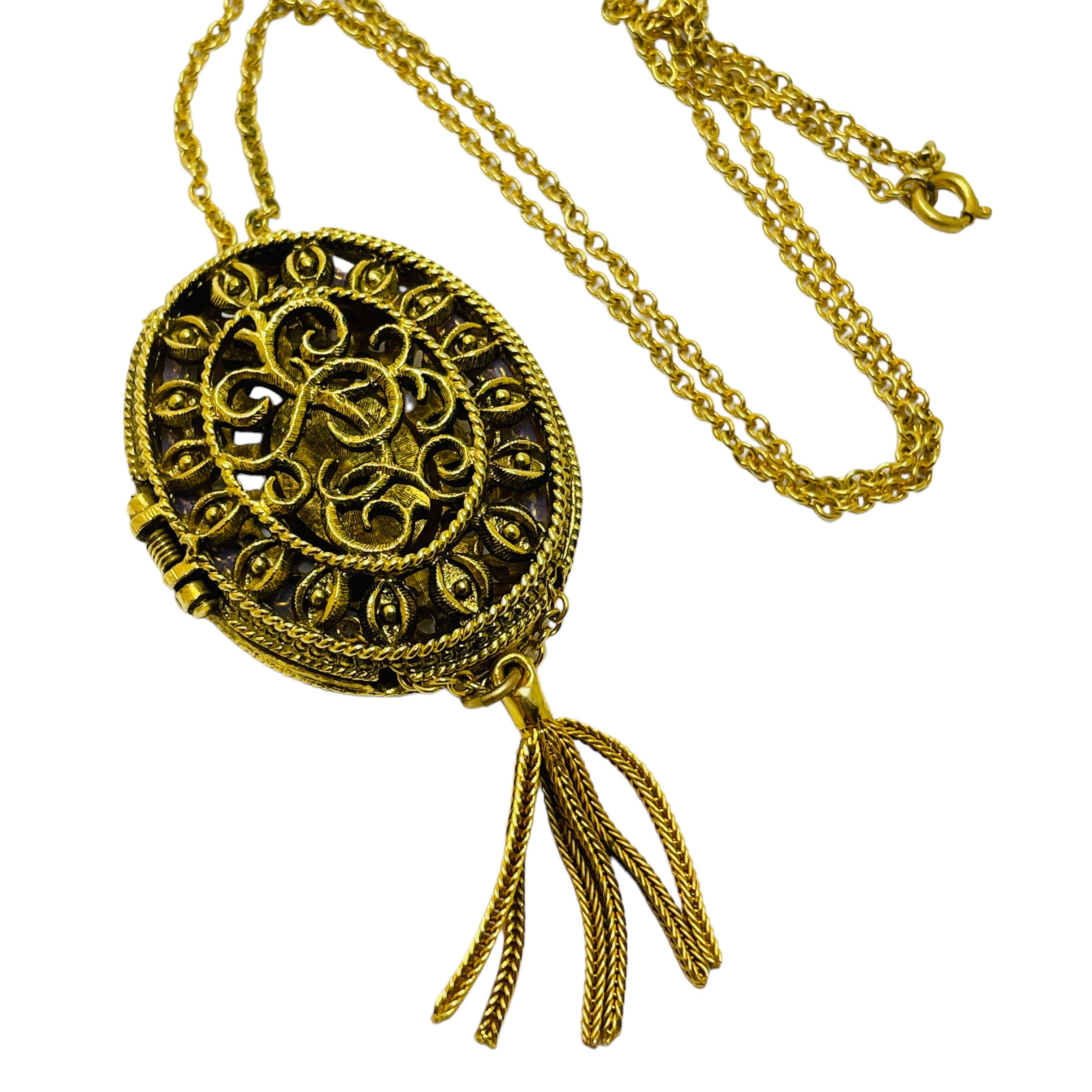 Vintage amber glass cameo gold designer chain tassel pendant locket necklace In Good Condition For Sale In Palos Hills, IL