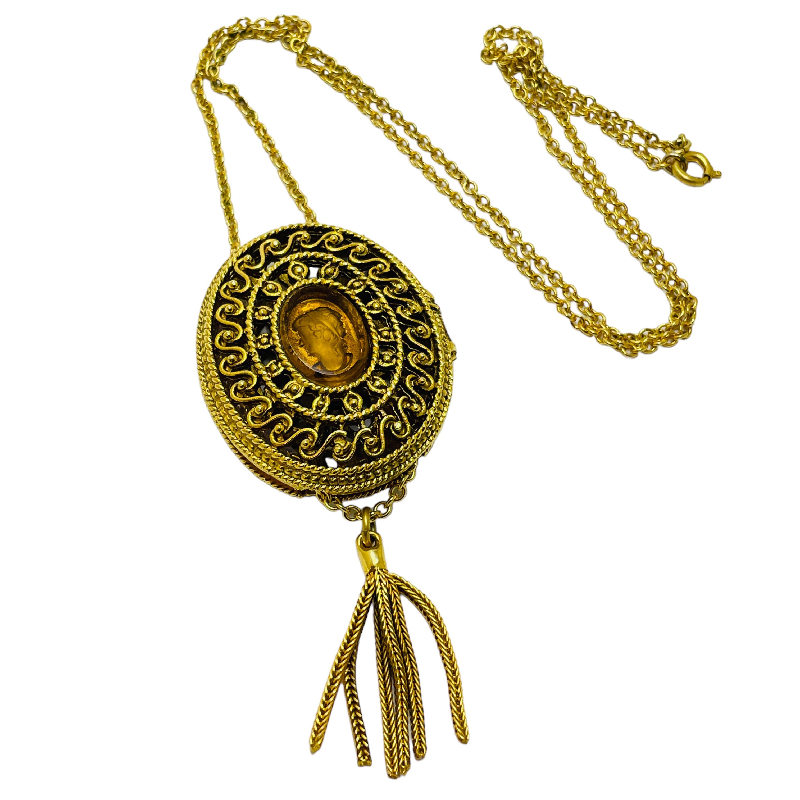 Vintage amber glass cameo gold designer chain tassel pendant locket necklace For Sale 1