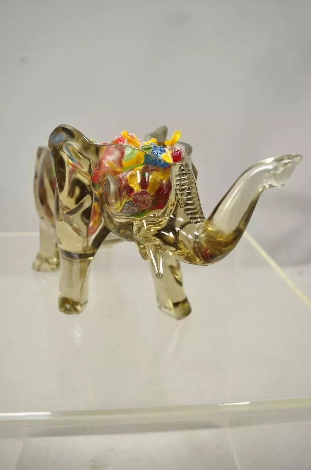 20ième siècle Vieux récipient à bonbons éléphant en verre consolidé de 15 pouces (C) en vente