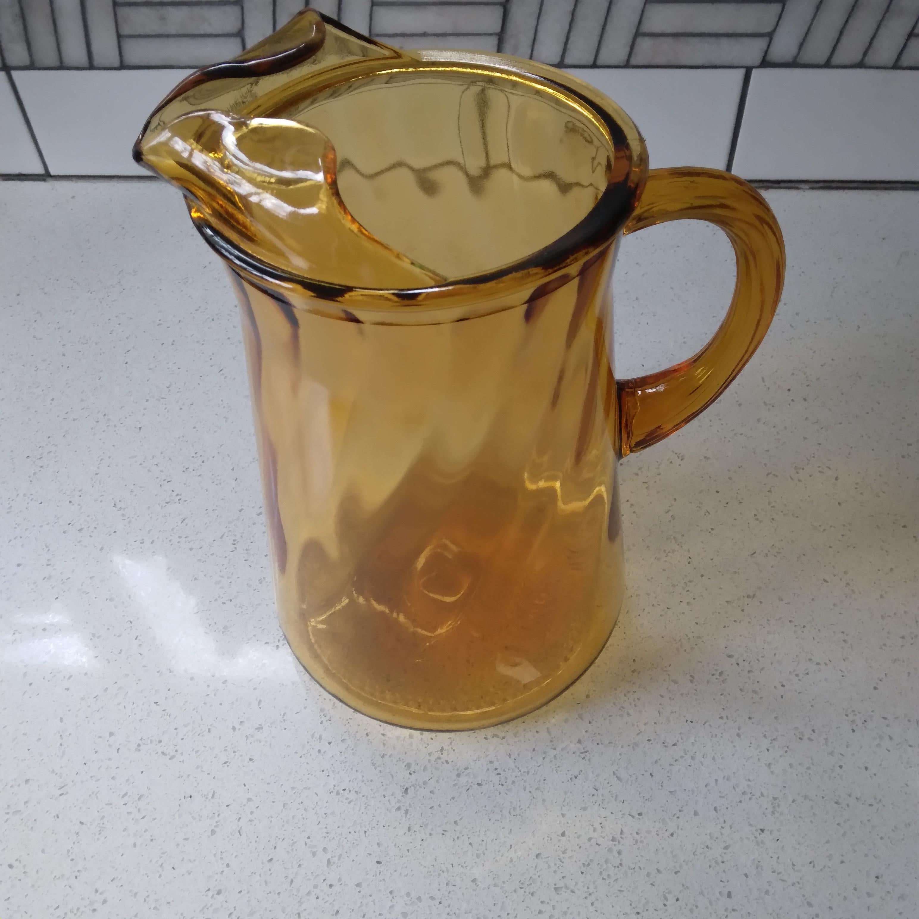 Vintage Amber Glass Pitcher with Swirl Pattern In Good Condition For Sale In Munster, IN