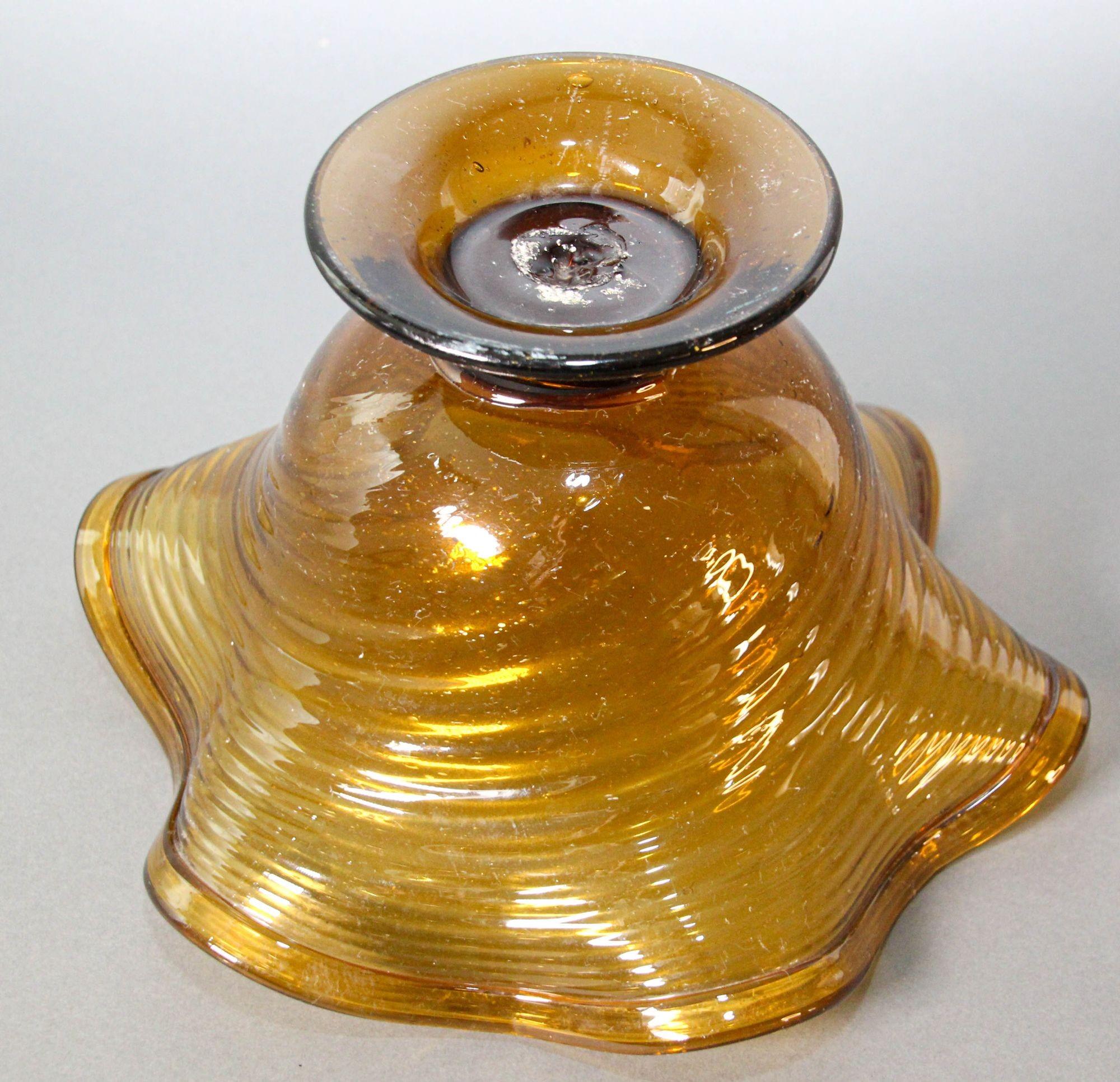 Bol à fruits décoratif sur pied en verre d'art de Murano ambré, années 1960, Italie en vente 3