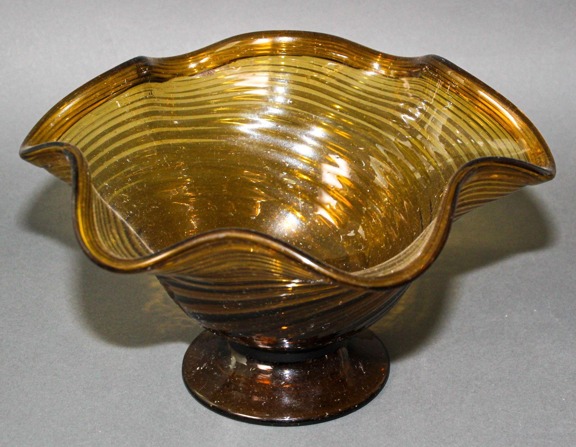 Vintage Amber Murano Art Glass Decorative Footed Fruit Bowl 1960s Italy For Sale 5