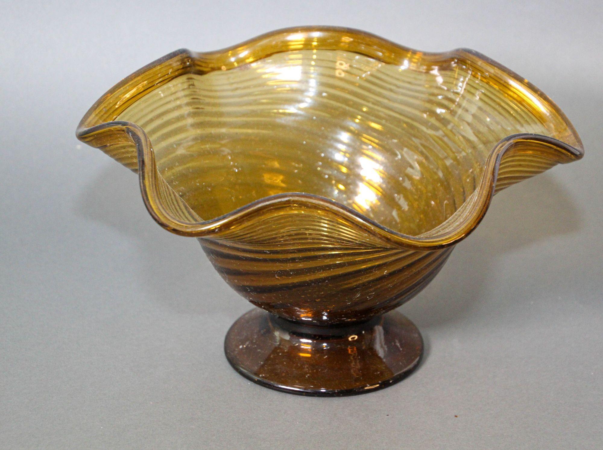 Hand-Crafted Vintage Amber Murano Art Glass Decorative Footed Fruit Bowl 1960s Italy For Sale