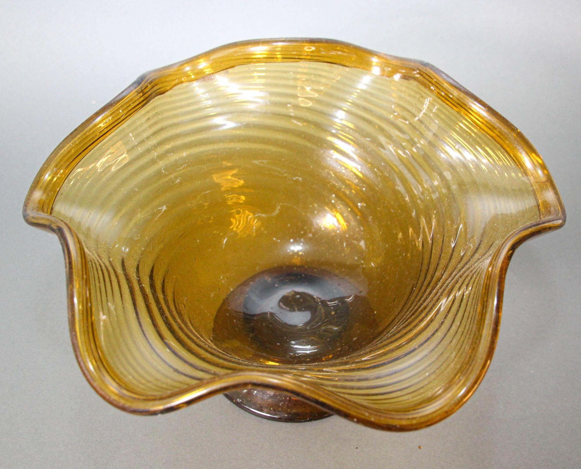 20th Century Vintage Amber Murano Art Glass Decorative Footed Fruit Bowl 1960s Italy For Sale